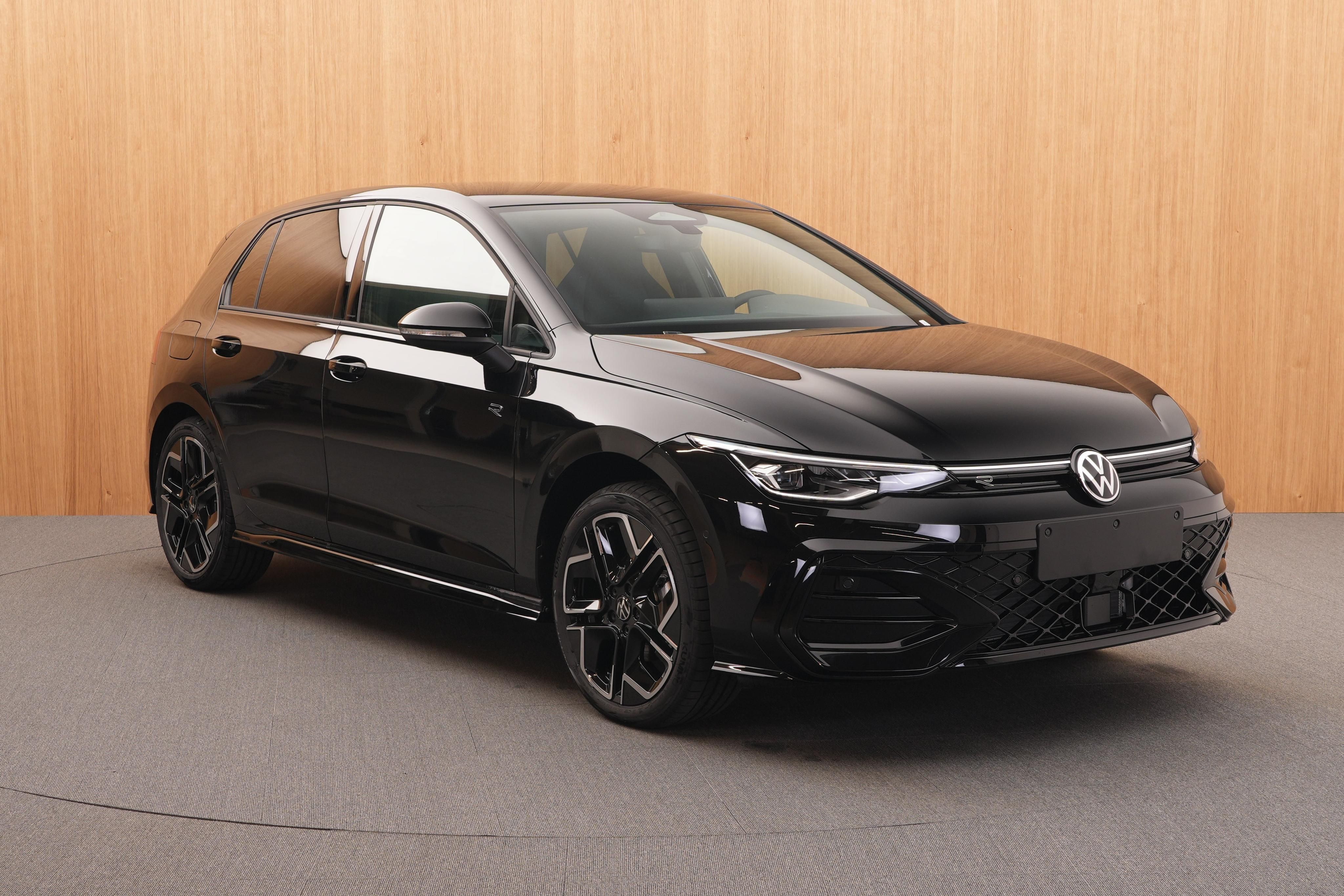 Volkswagen Golf, R-Line Limited 1.5 eTSI mHEV - fotka 6