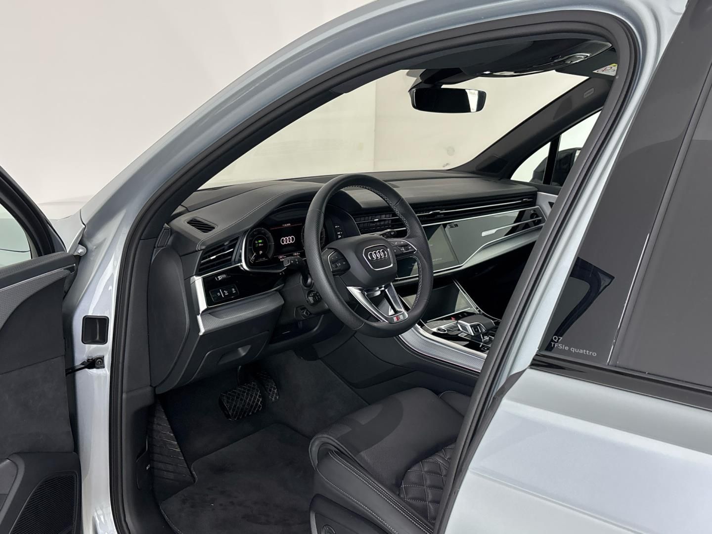 Audi Q7, 3.0 TFSI e / 250 kW 60 S-Line - fotka 6