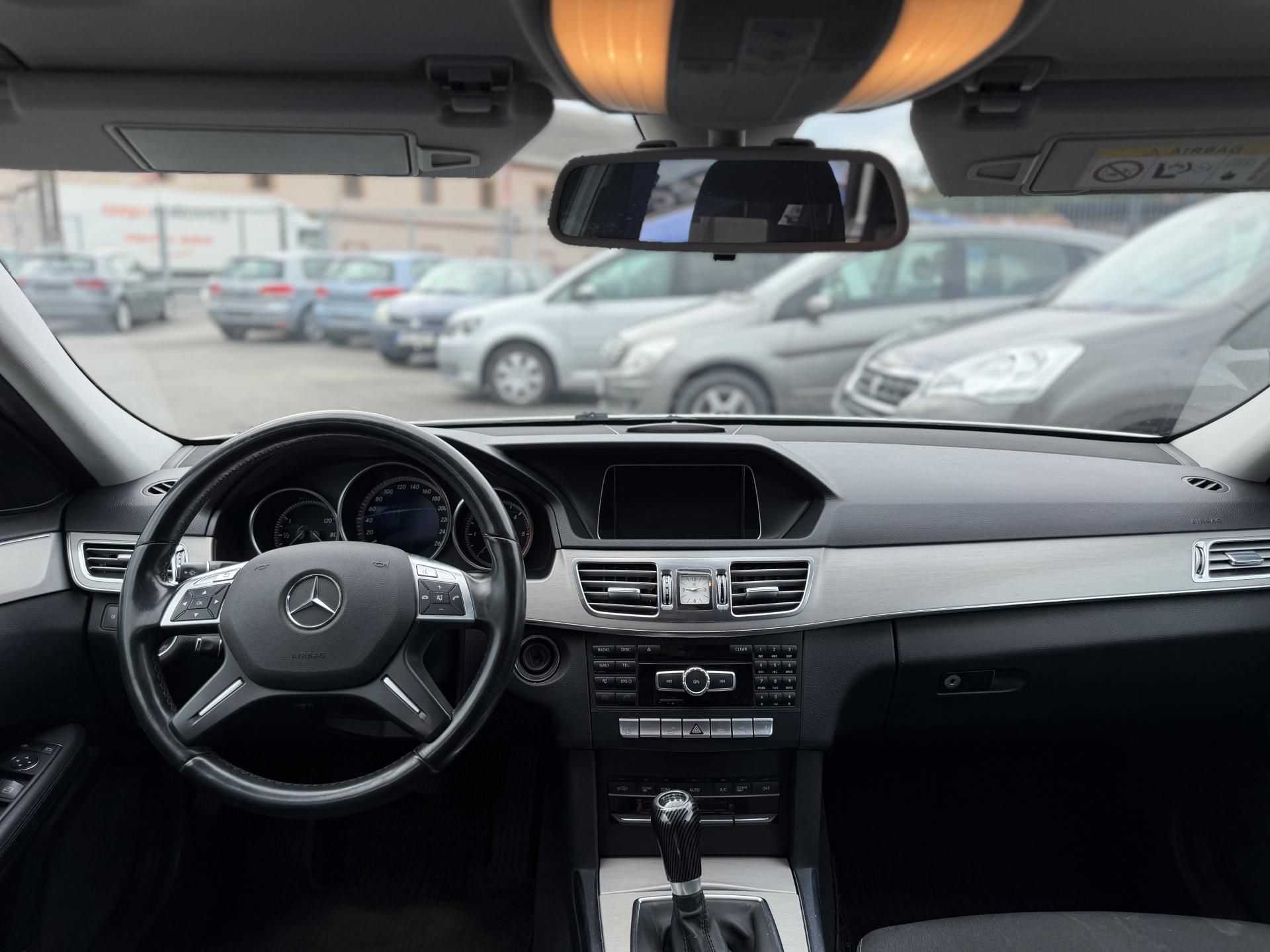 Mercedes-Benz Třídy E, 220 CDI - fotka 4