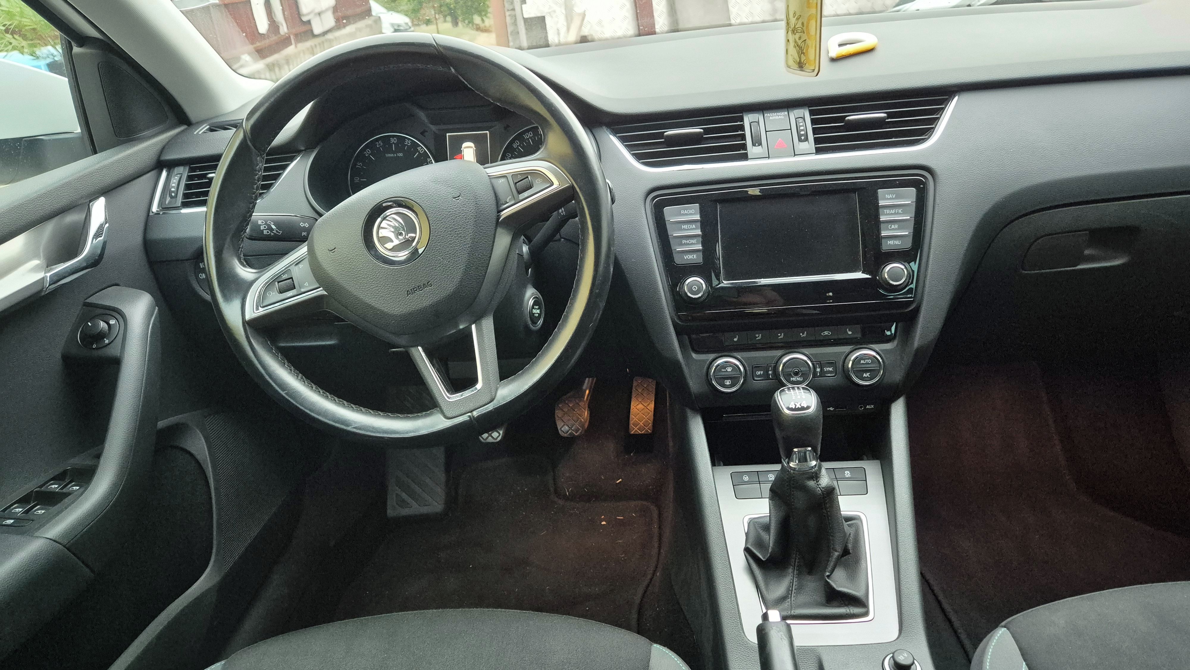 Škoda Octavia, III. 1.6 TDI 4x4 81 KW pěkná - fotka 6