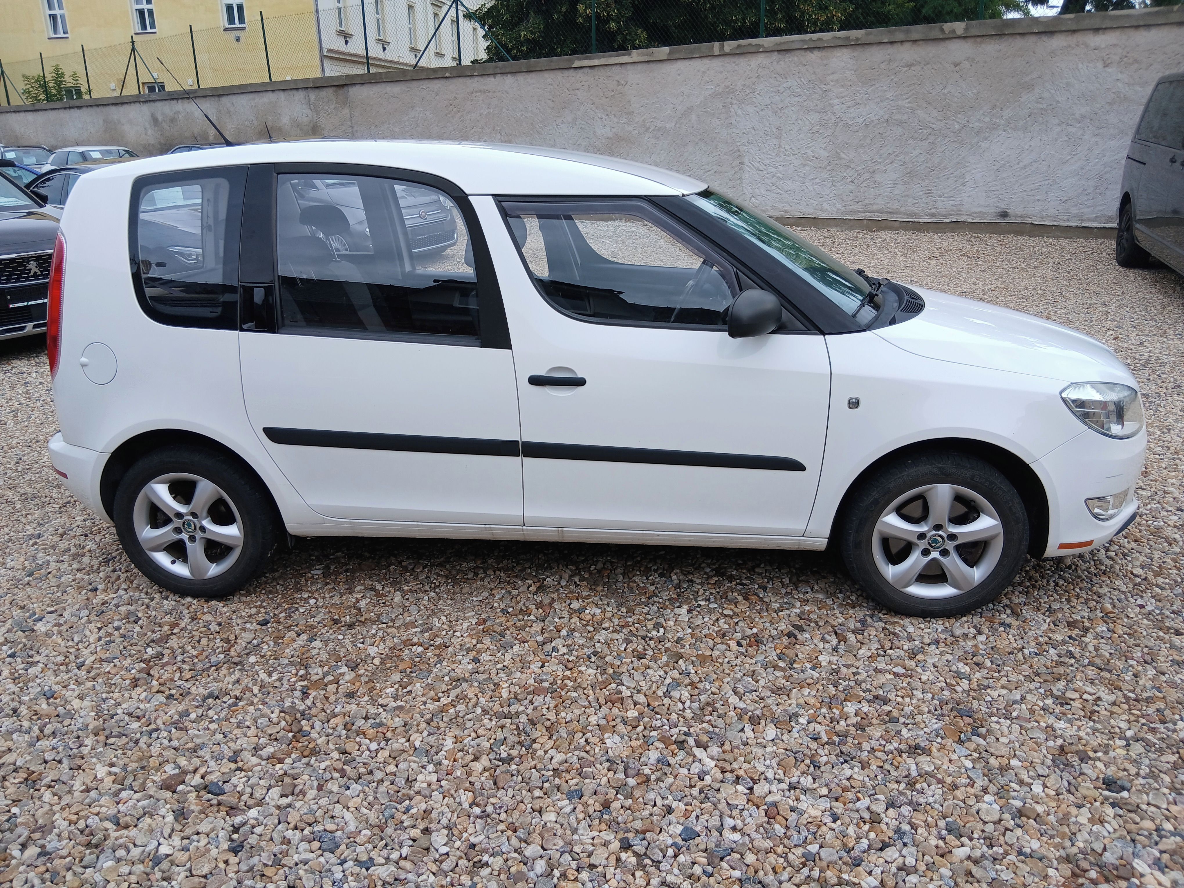 Škoda Roomster, 1.2TDi 55KW Ambi +Zim.kola - fotka 4