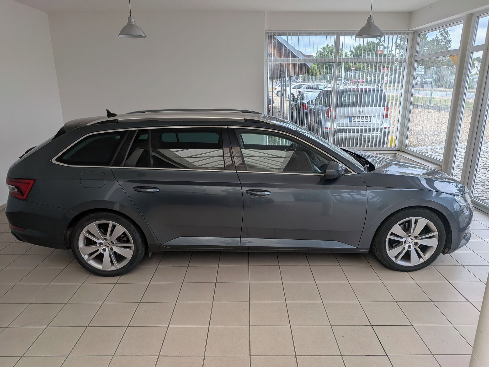 Škoda Superb, Superb Combi 2.0 TDI 110 kW - fotka 5