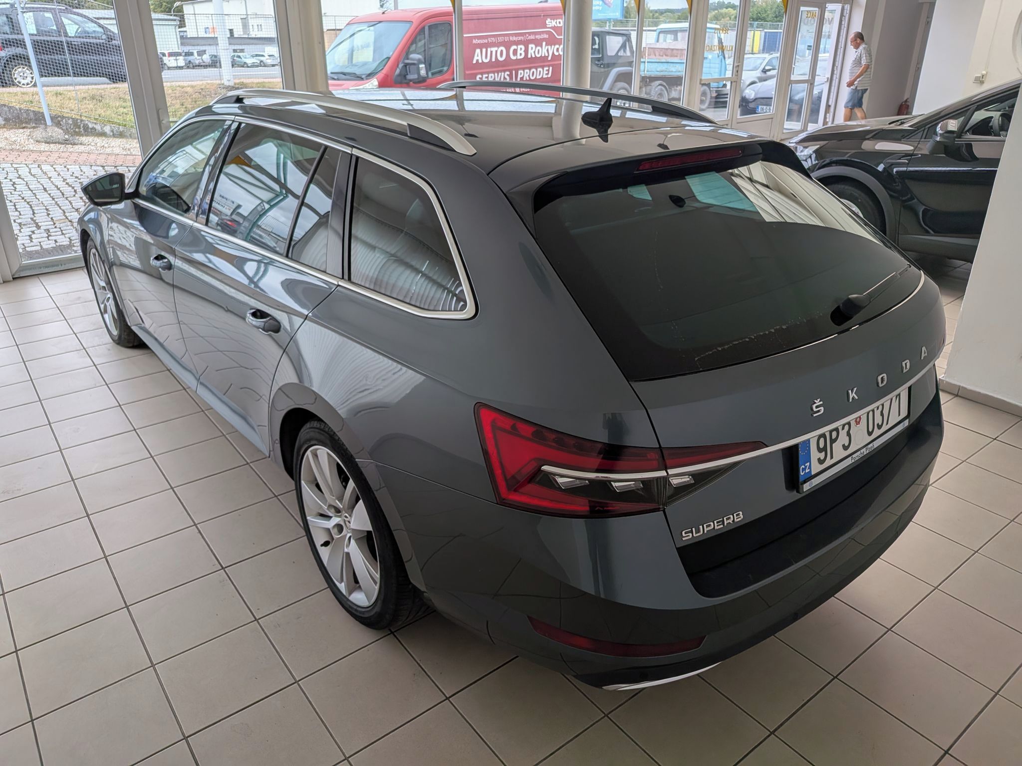 Škoda Superb, Superb Combi 2.0 TDI 110 kW - fotka 3