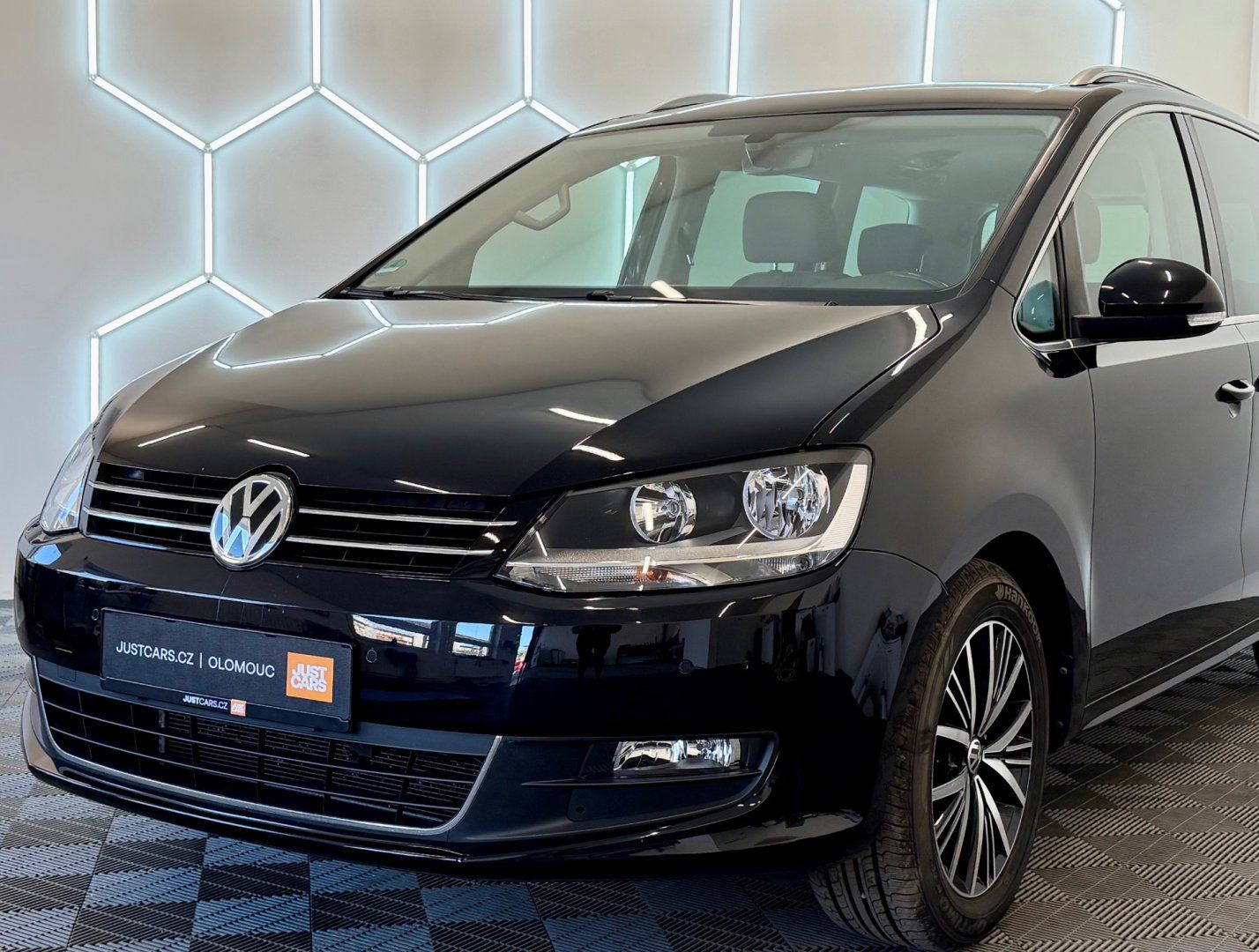 Volkswagen Sharan, 2.0TDi, DSG, 7-MÍST, 1.MAJ - fotka 4