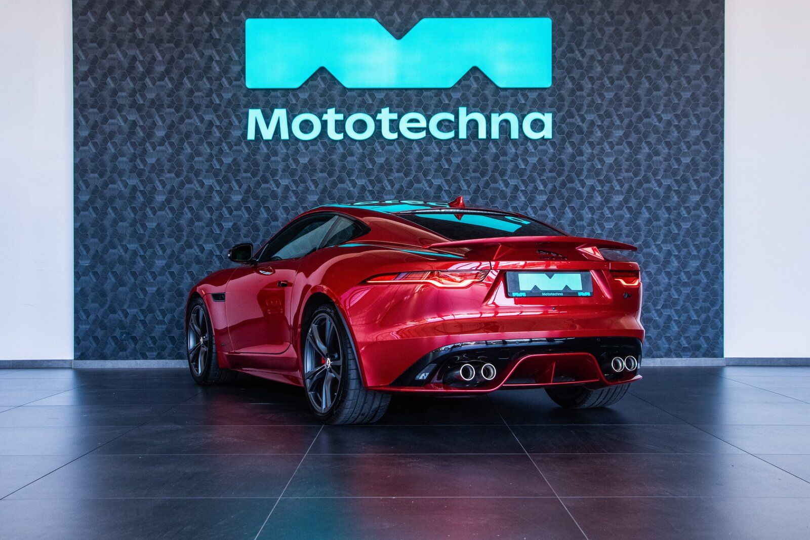 Jaguar F-Type, 575 V8 Kompressor - fotka 3