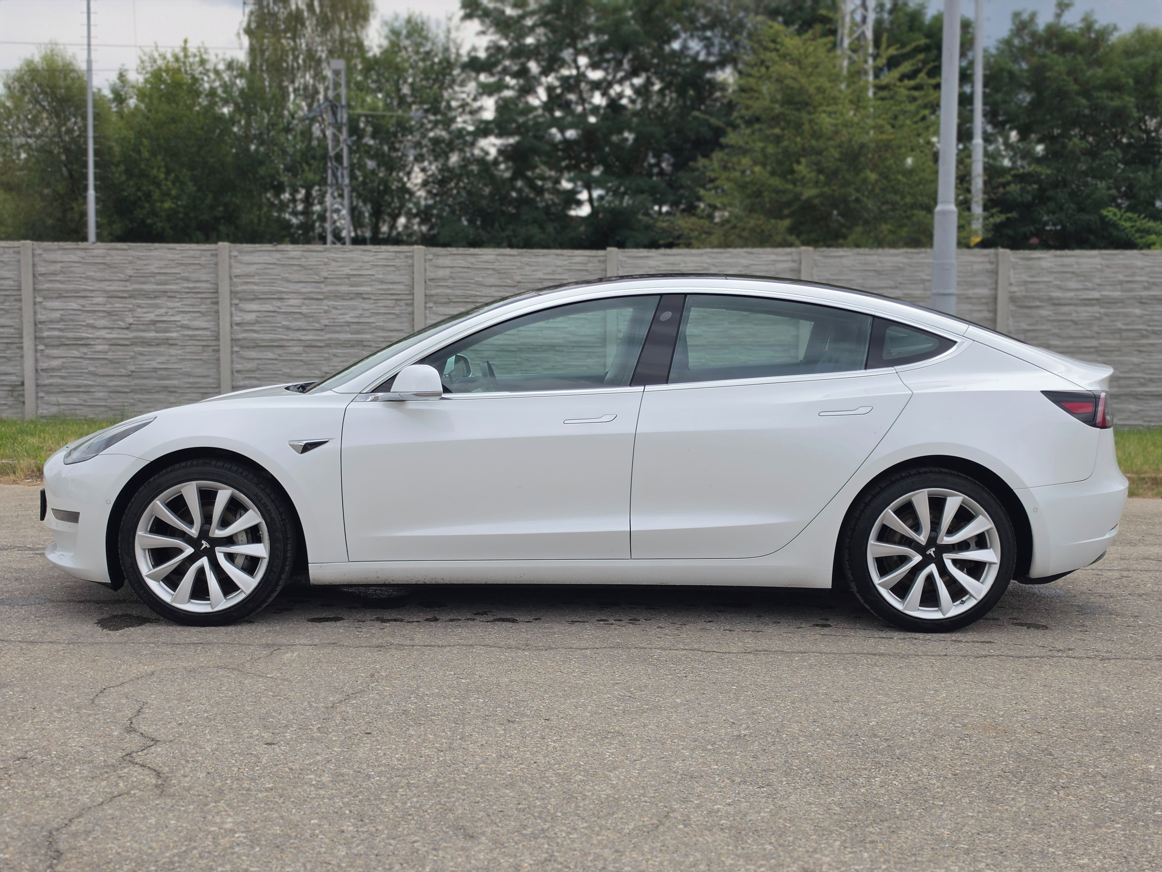 Tesla Model 3, AWD, dual motor, DPH, SOH 82% - fotka 5