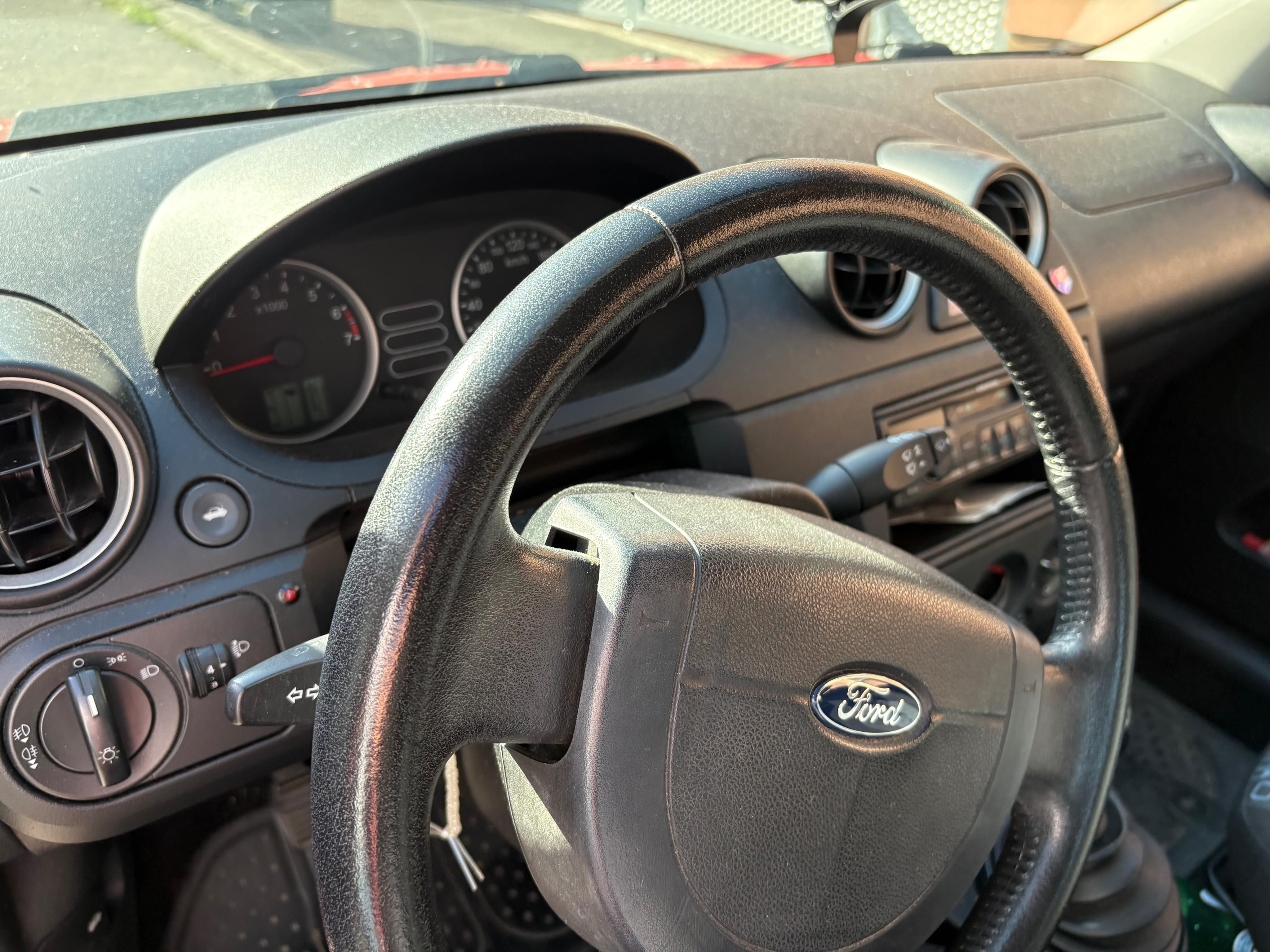 Ford Fiesta, Fiesta 1.4 benzin servisovano - fotka 5