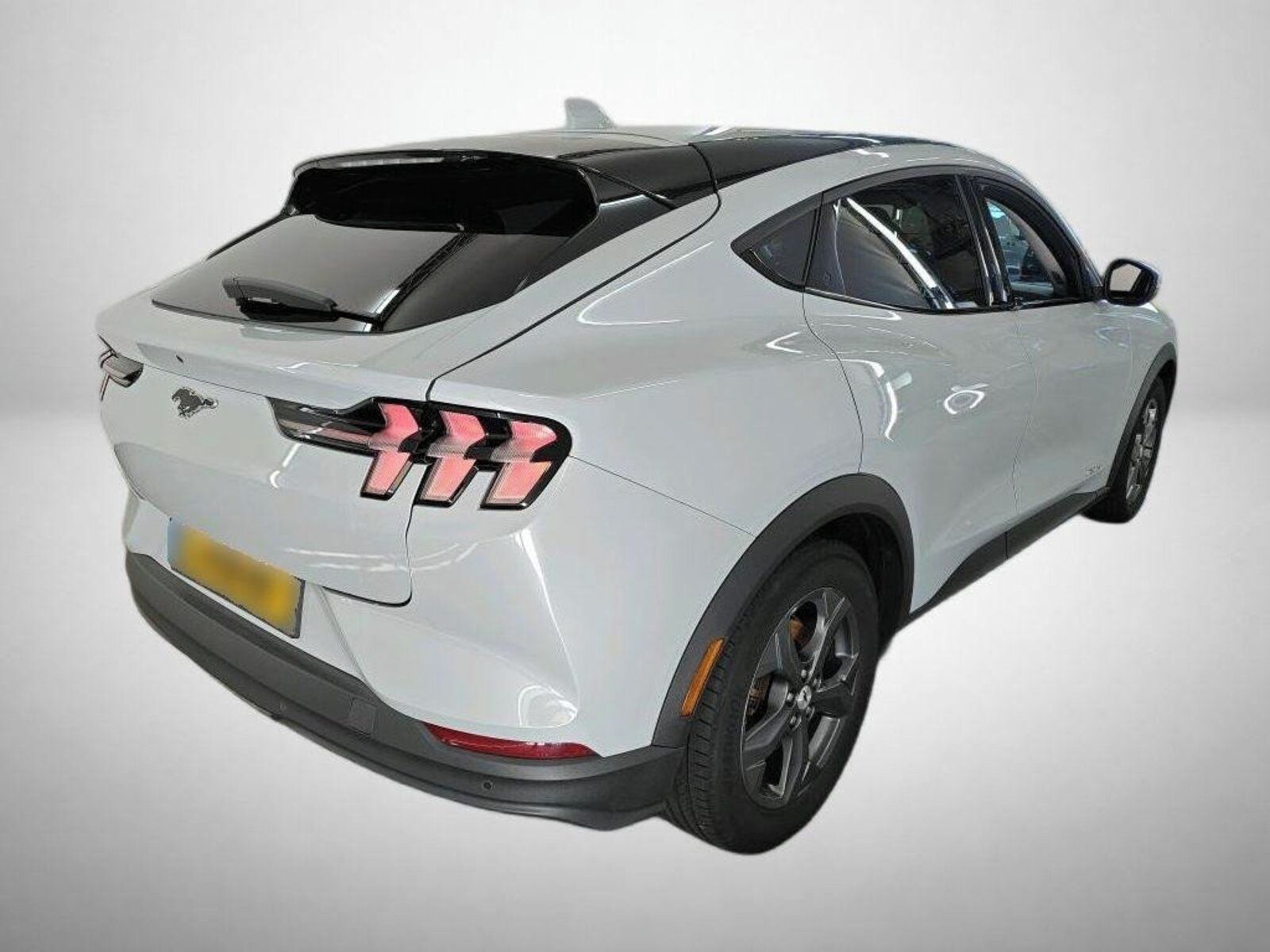 Ford Mustang Mach-E, Standard Range RWD, Automat - fotka 2