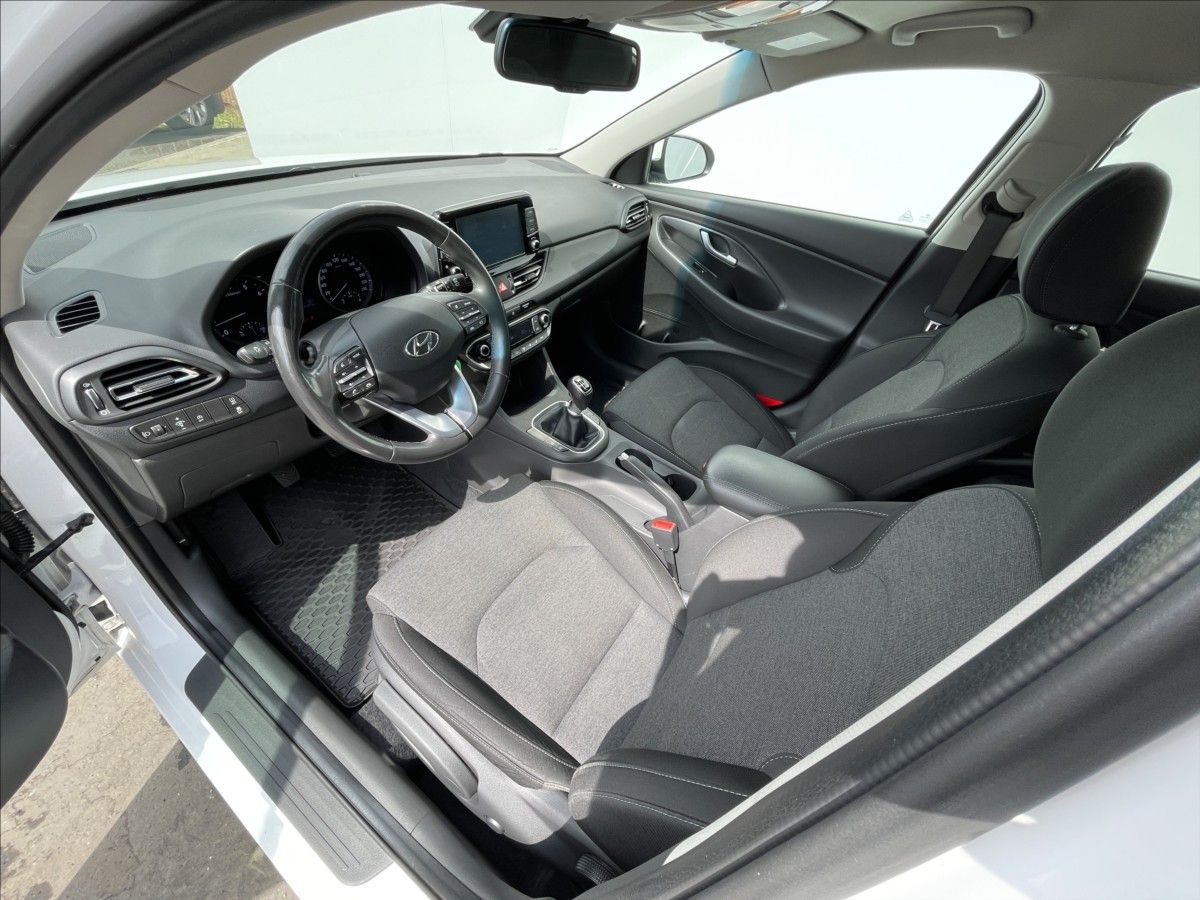 Hyundai i30, 1,5 T-GDI Combi Smart PDC - fotka 5
