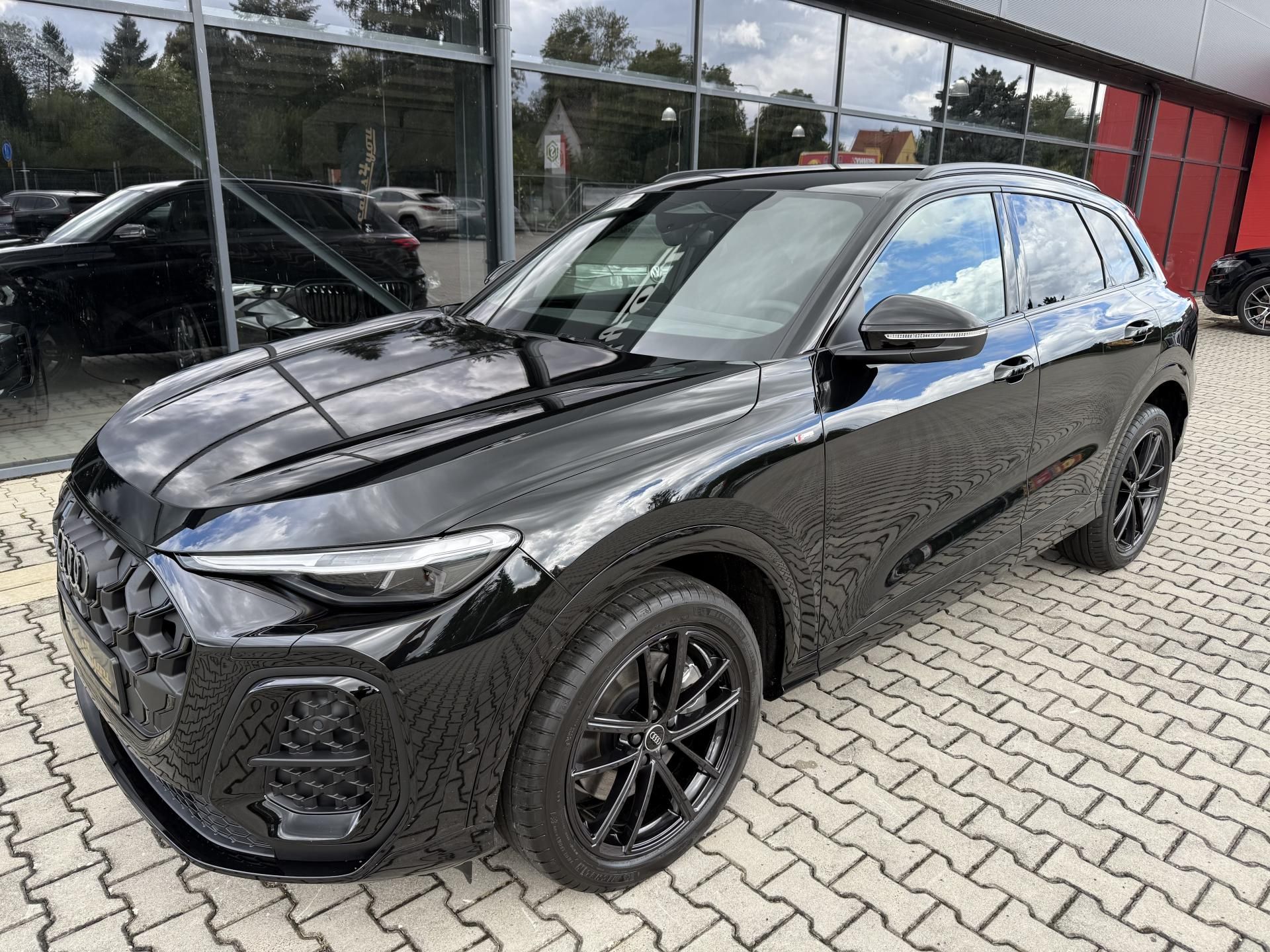 Audi Q5, TDI 150kW 4X4 S-LINE R20 3D!!! - fotka 2