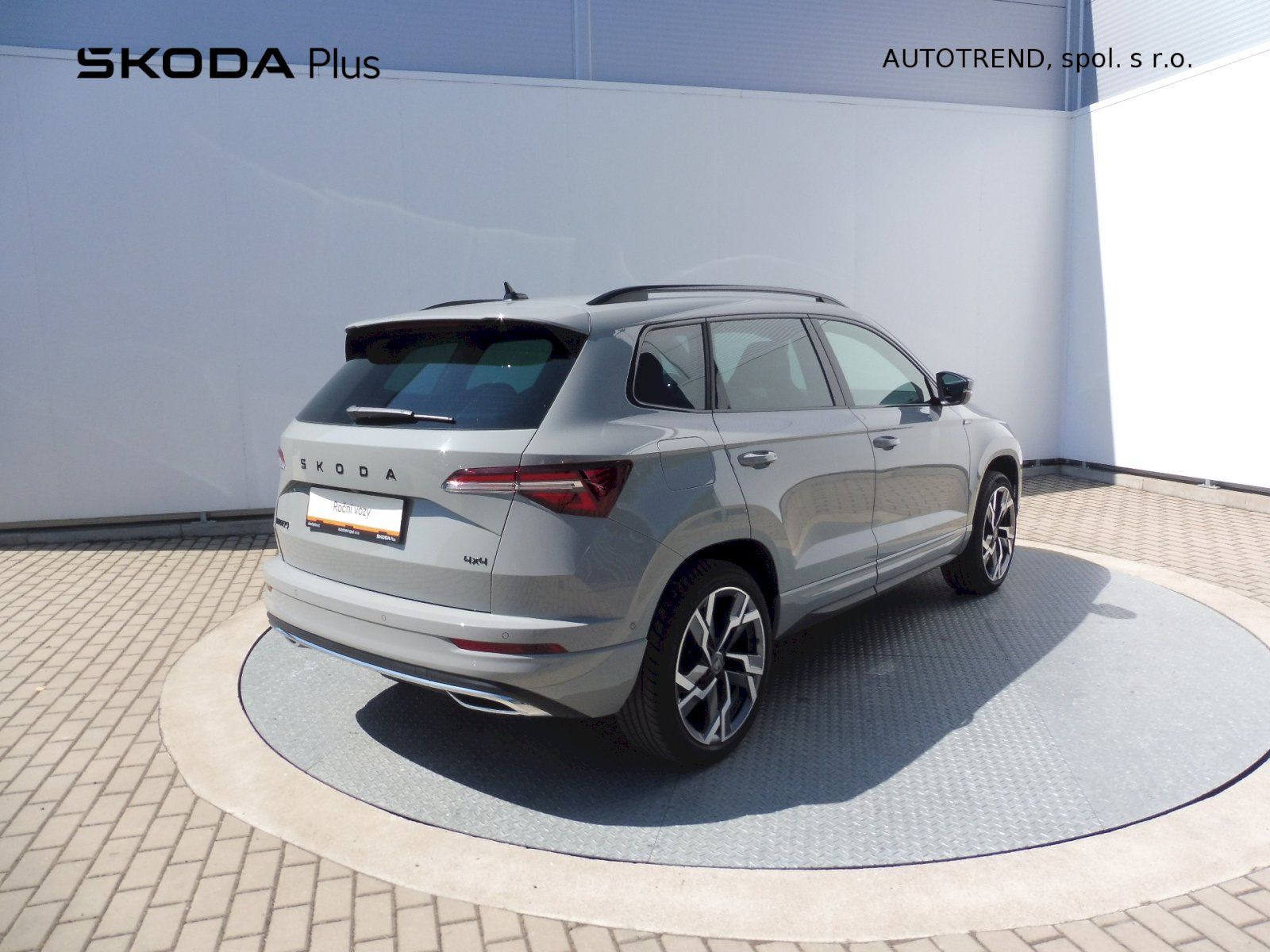 Škoda Karoq, SportLine 2,0 TSI 140kW DSG 4x - fotka 2