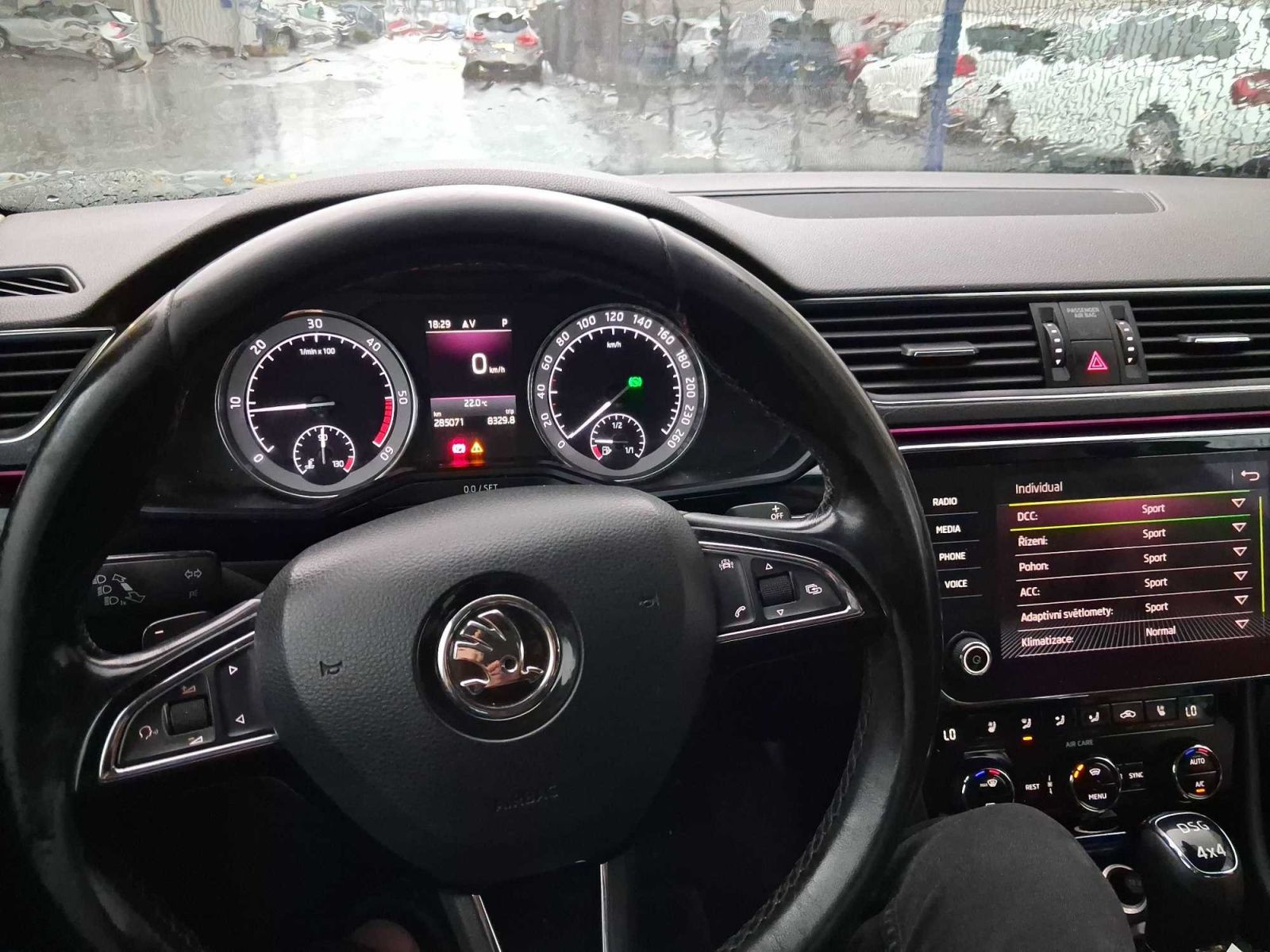 Škoda Superb, 2.0 TDI, Laurin&Klement - fotka 3