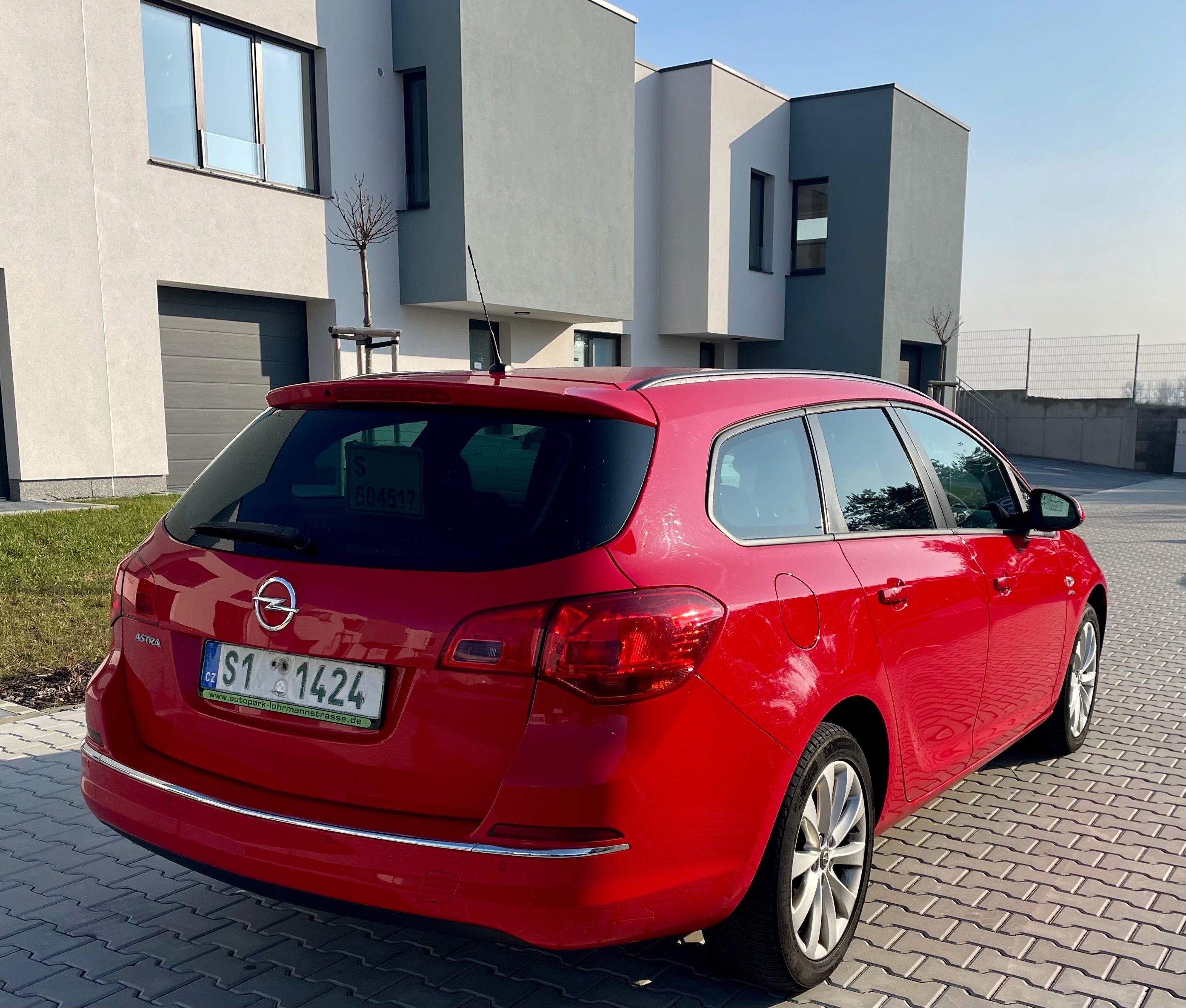 Opel Astra, Sports Tourer 1.4T, 113 000 km - fotka 5