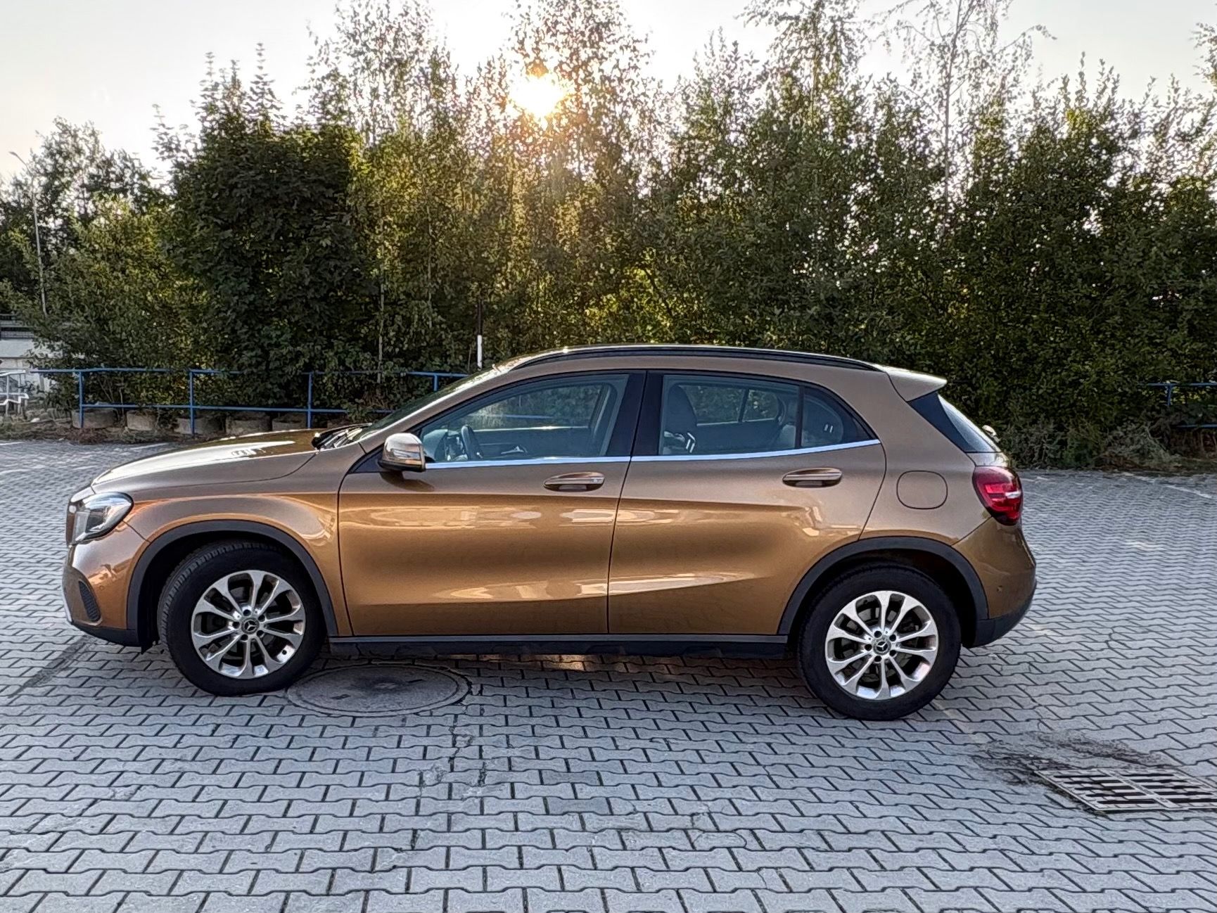 Mercedes-Benz GLA, 200 D 4 MATIC - fotka 6