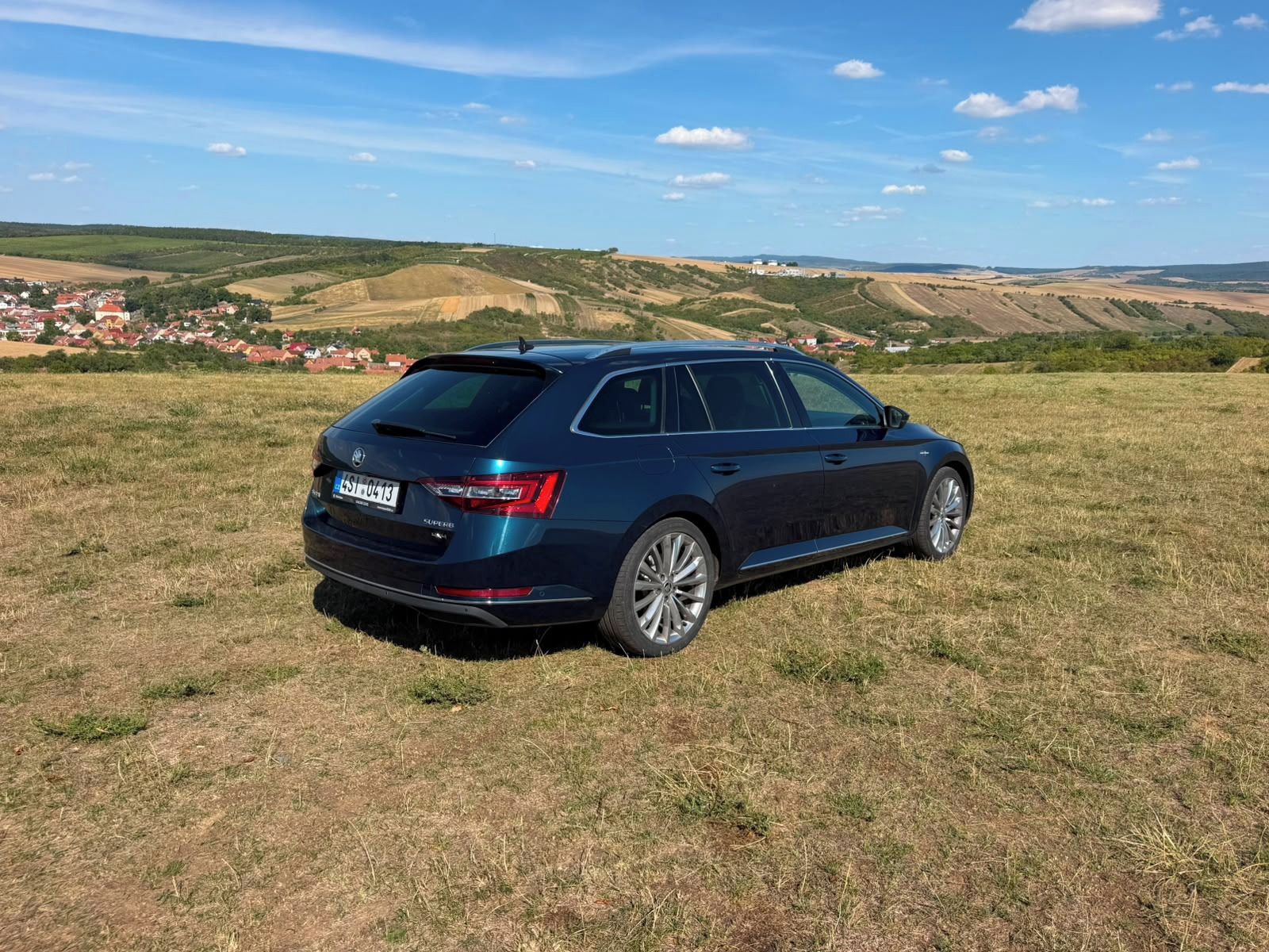 Škoda Superb, 2.0 TDI L&K - tažné - fotka 4