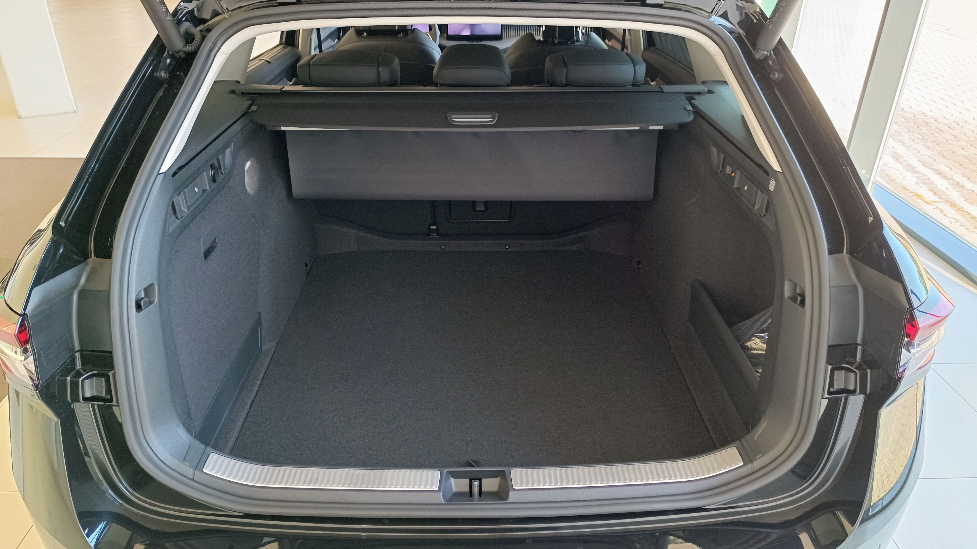 Škoda Superb, L&K, 2,0 TDI 142 kW 4x4 - fotka 4