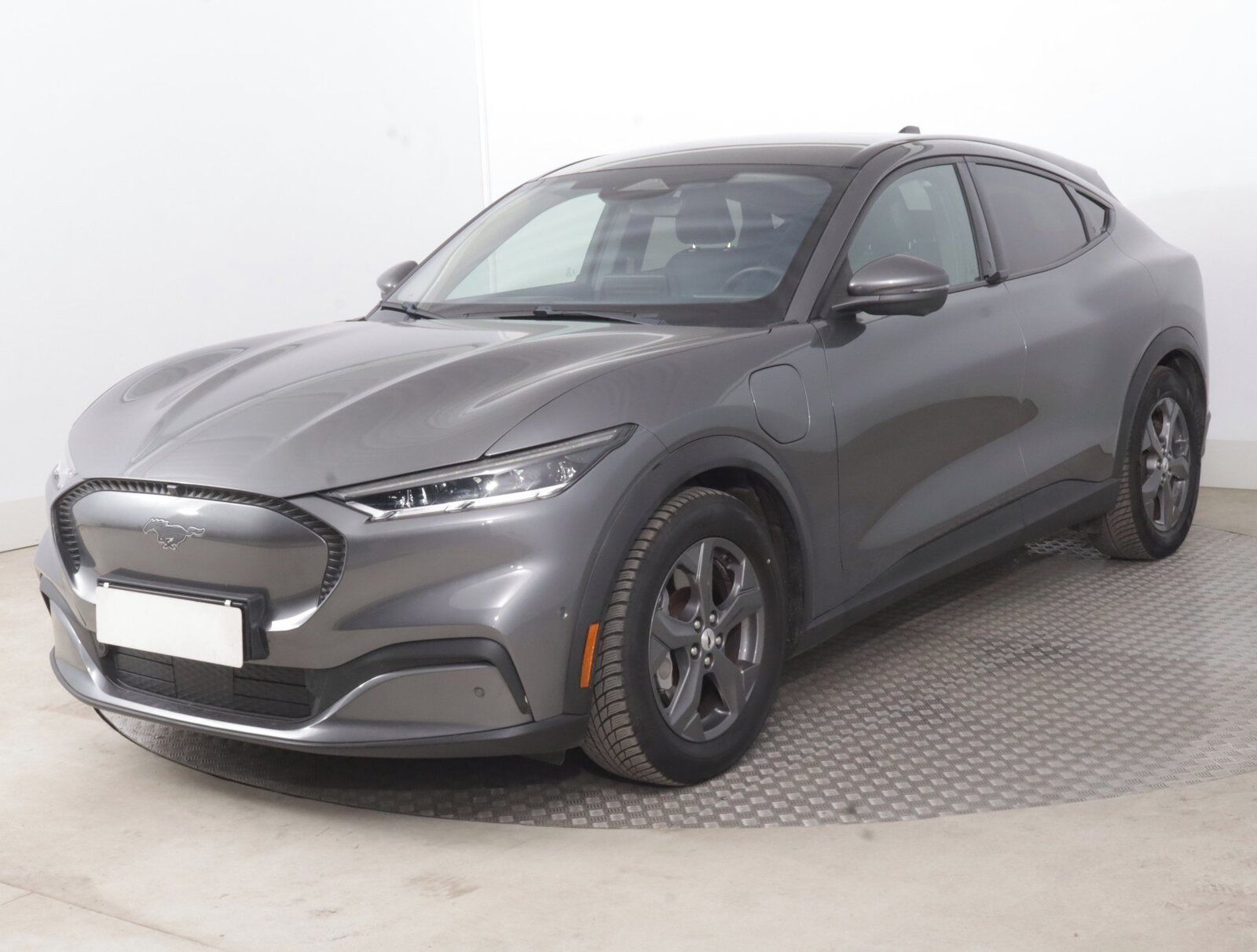 Ford Mustang Mach-E, Standard Range AWD, Automat - fotka 2