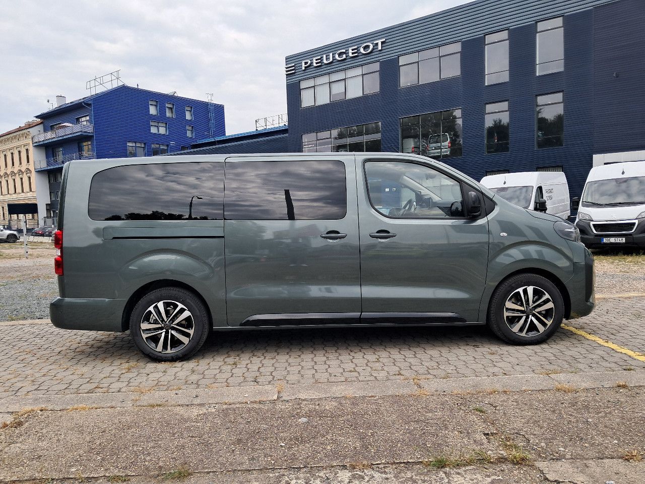 Peugeot Traveller, Active L3 2.2 BlueHDi 180 S&S - fotka 4