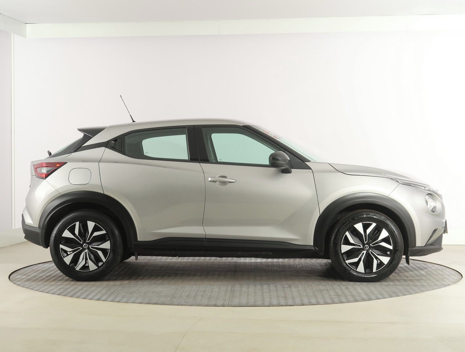 Nissan Juke, 1.0 DIG-T, Navi - fotka 6