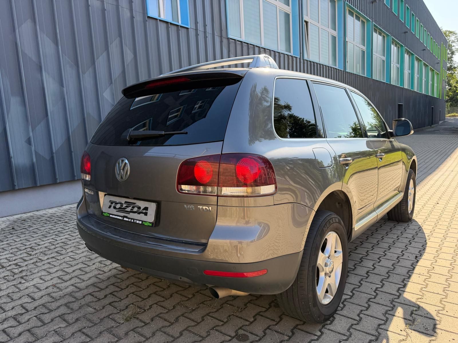 Volkswagen Touareg, 3,0 TDi V6 4-motion /servis.k. - fotka 5