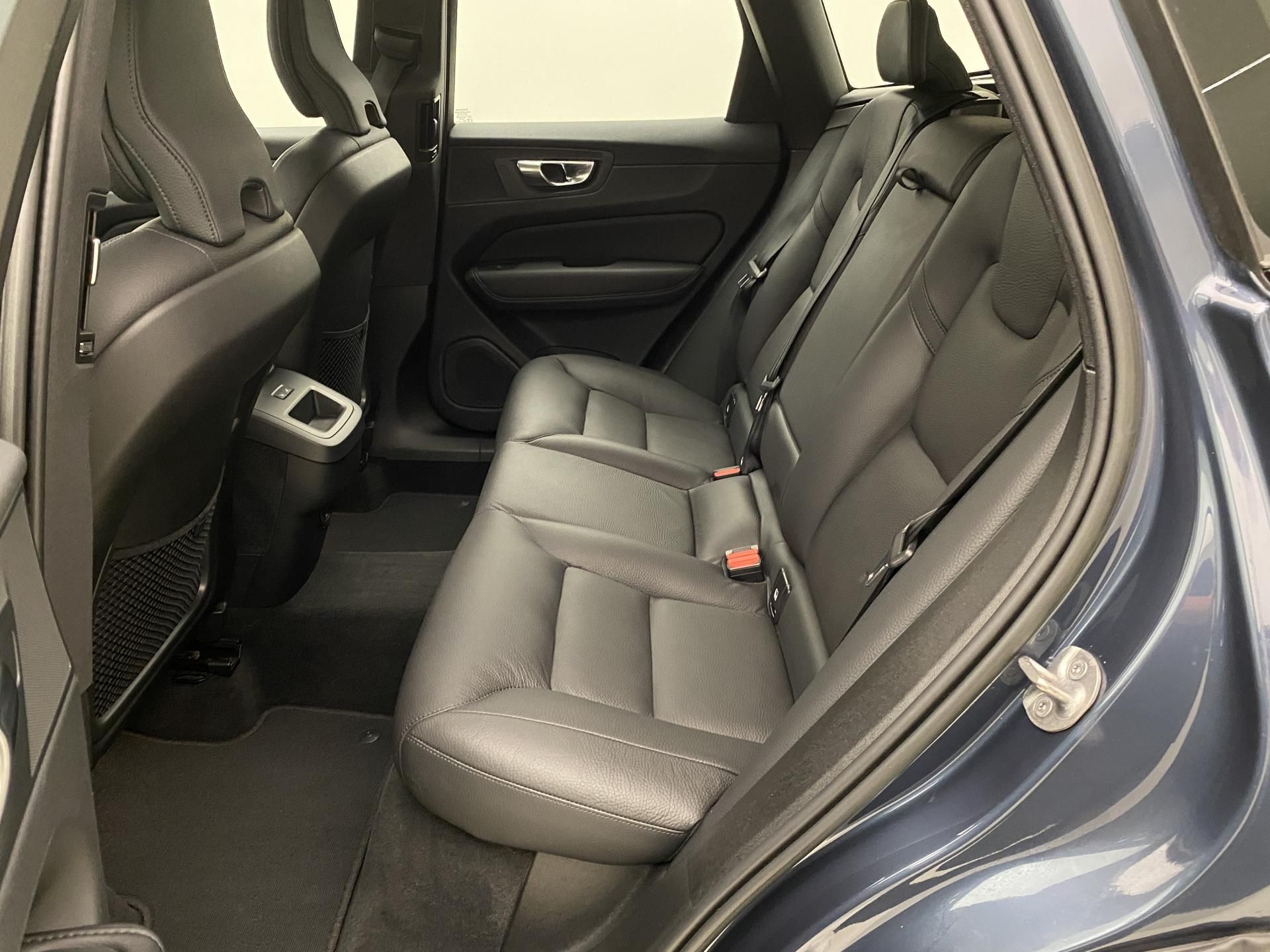 Volvo XC60, B4 AWD DARK PLUS AUT CZ - fotka 5
