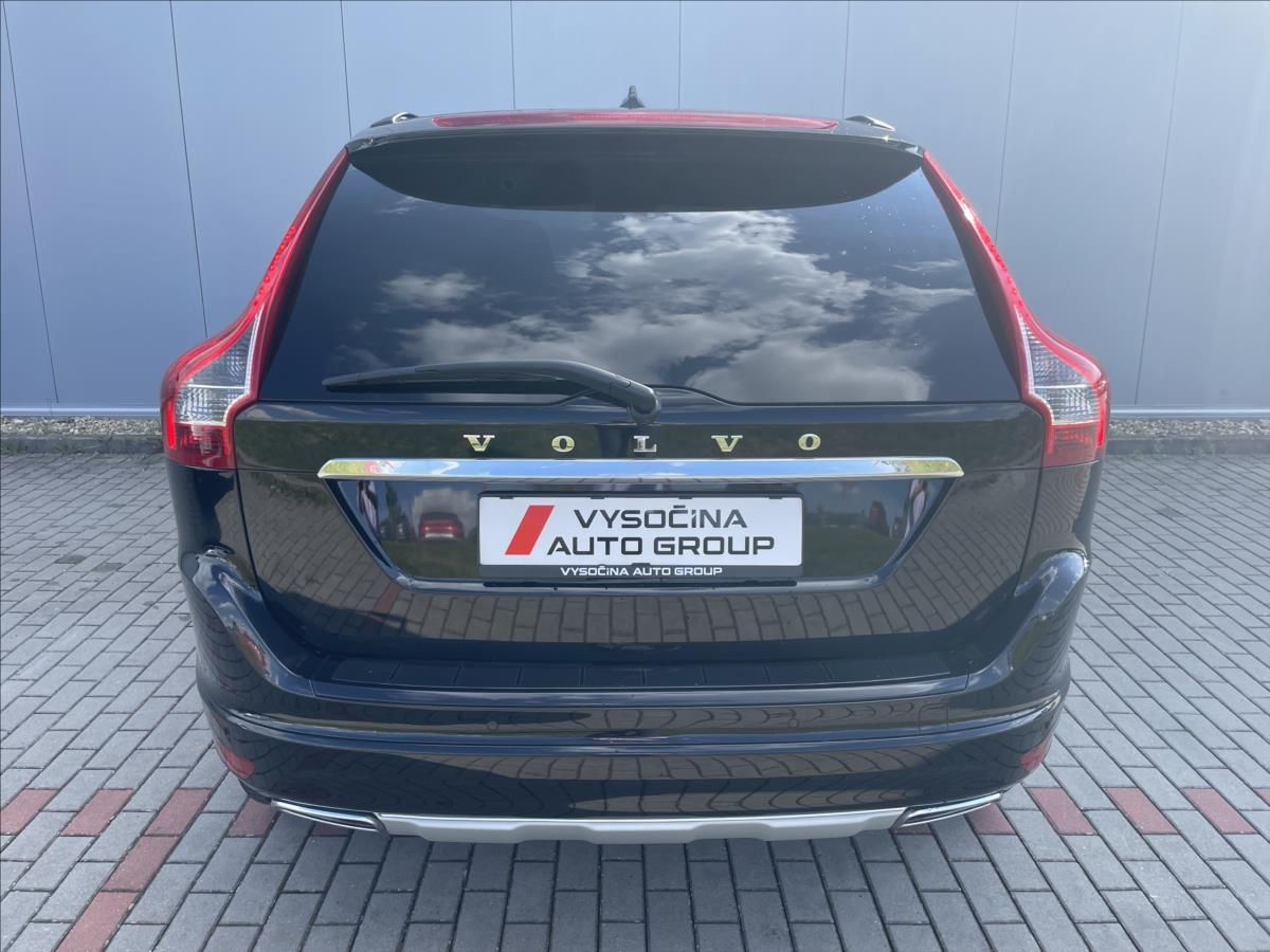 Volvo XC60, D4 AWD MOMENTUM Aut. - fotka 4