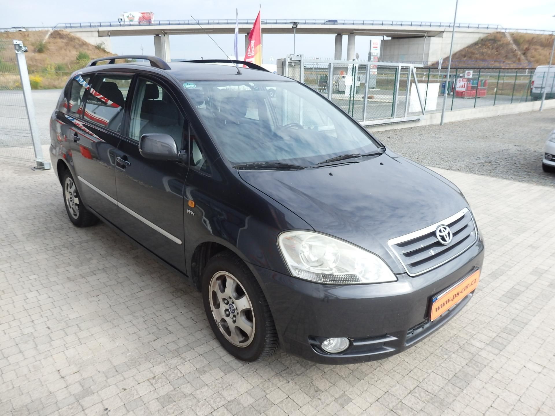 Toyota Avensis Verso, 2.0 VVT-i 110 kW KLIMA 7 MÍST - fotka 3