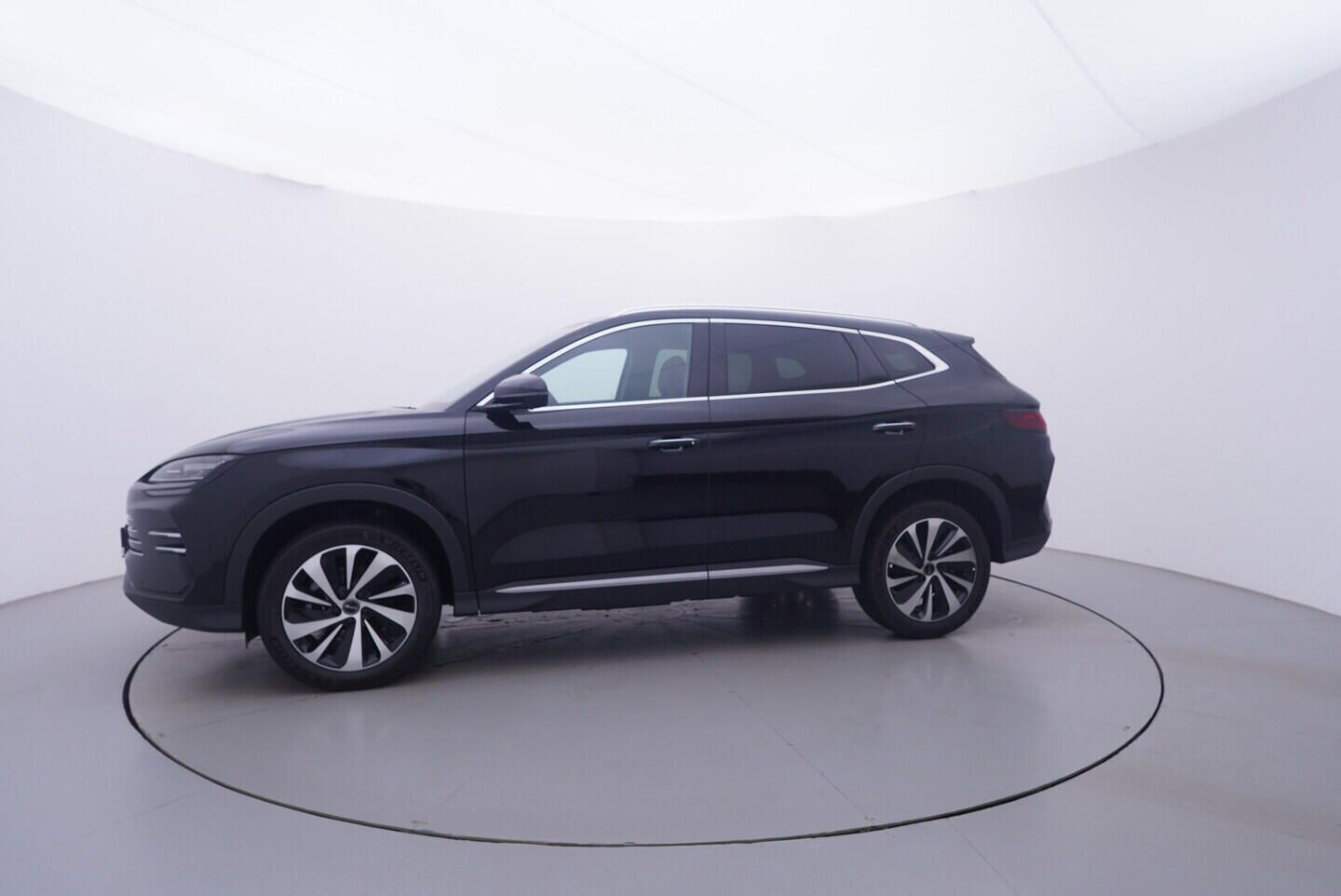 BYD Seal U, Design plg-in hybrid 238 kW - fotka 2