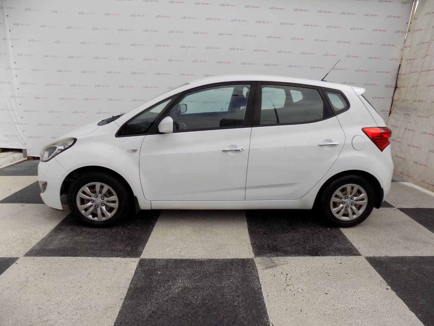 Hyundai ix20, 1.4 CRDi/1.Maj.ČR/Klima/ - fotka 2