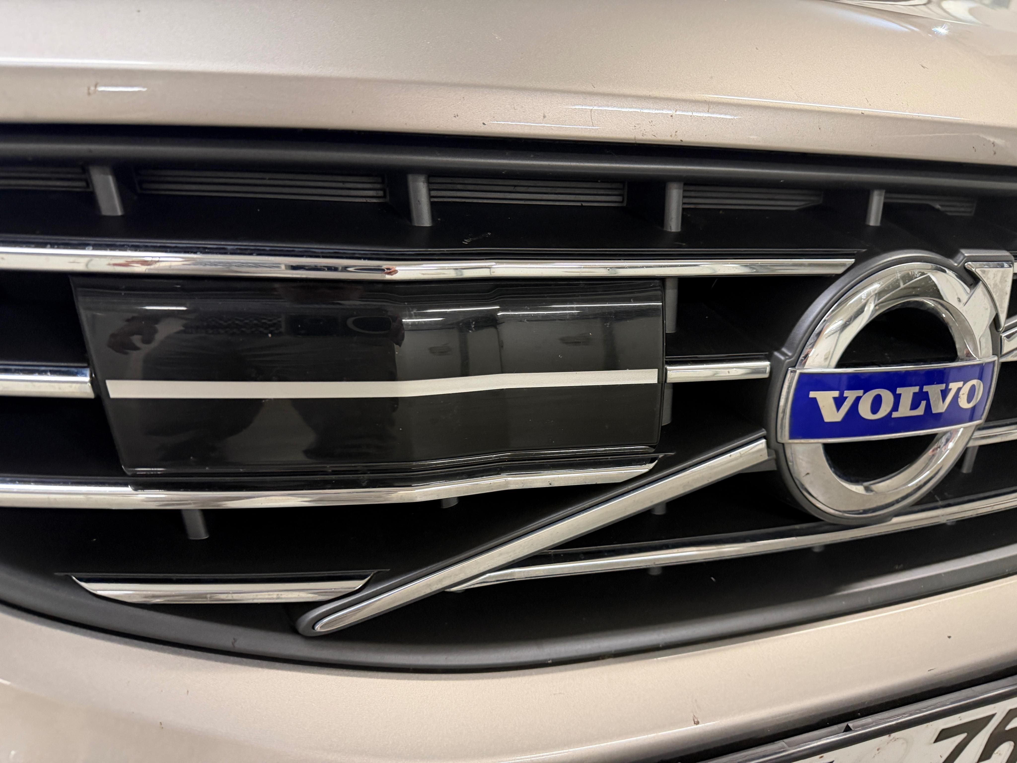 Volvo XC60, Volvo XC60 2,4D5 4x4 AUT tažné - fotka 2