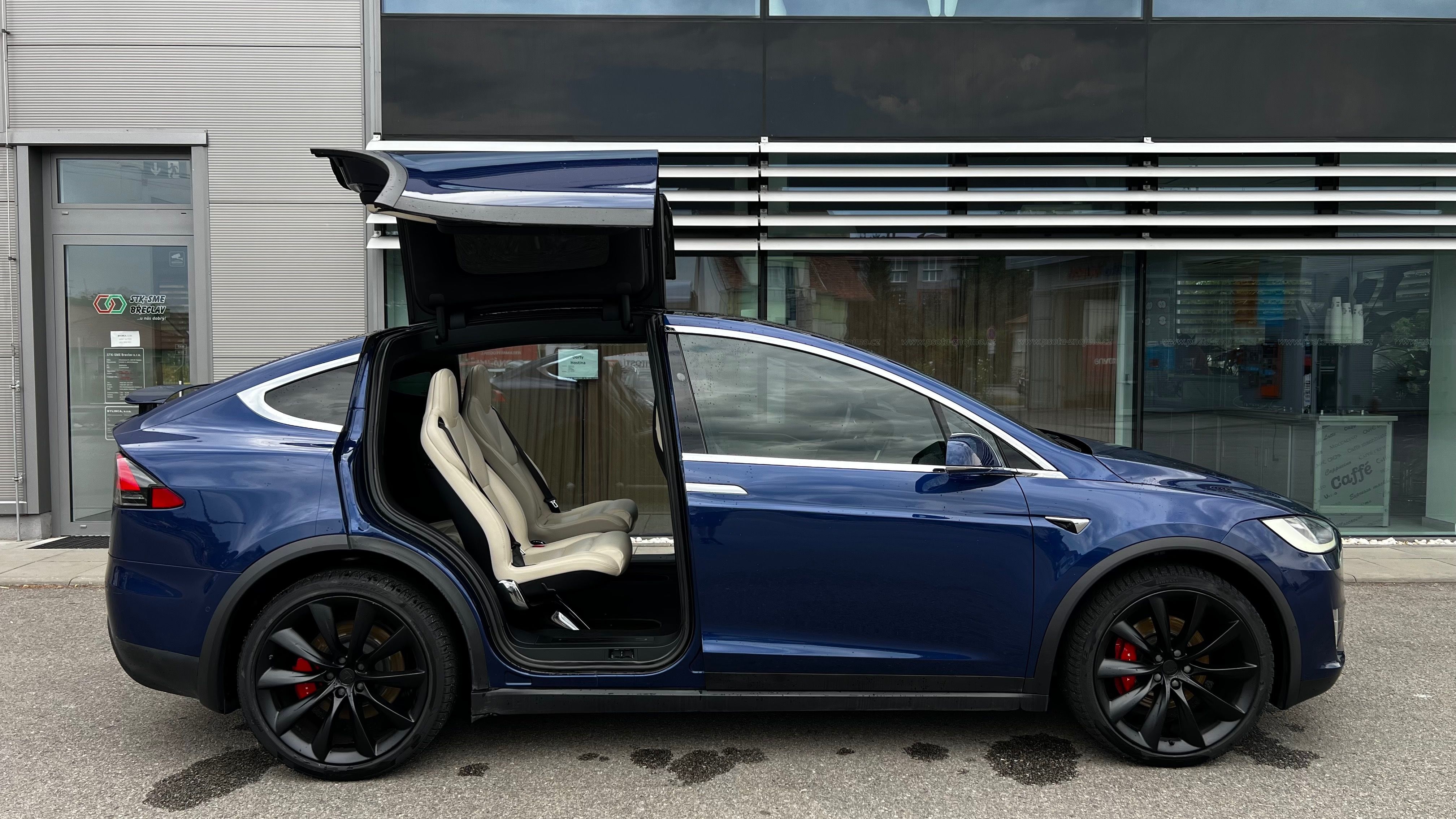 Tesla Model X, Performance Ludicrous + RAVEN - fotka 4
