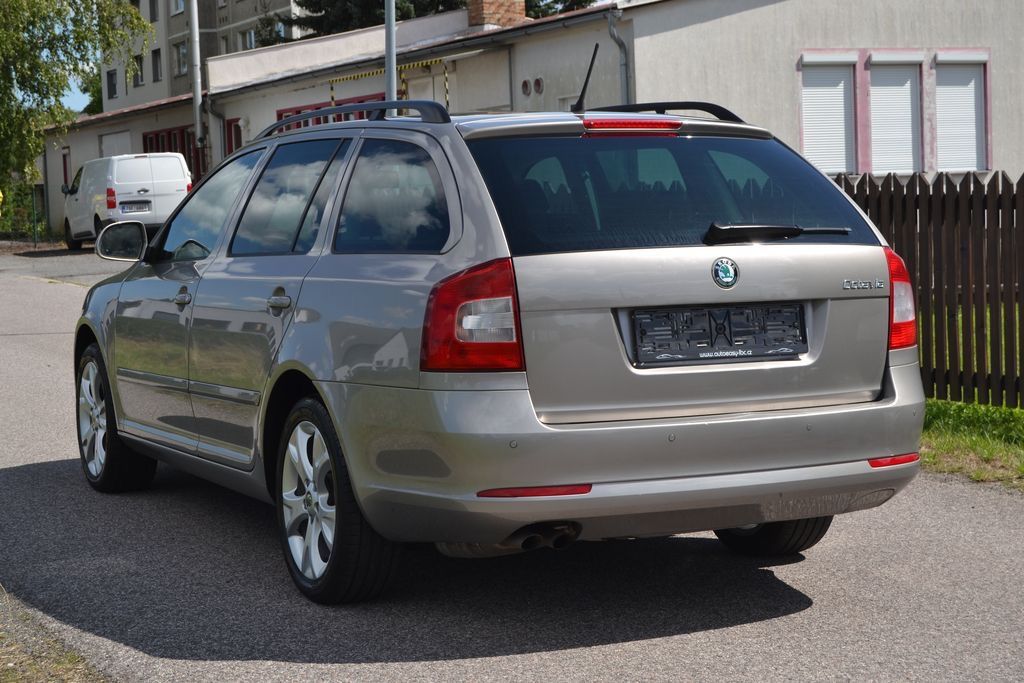 Škoda Octavia, 1.4 TSI 90kW Elegance kombi - fotka 2