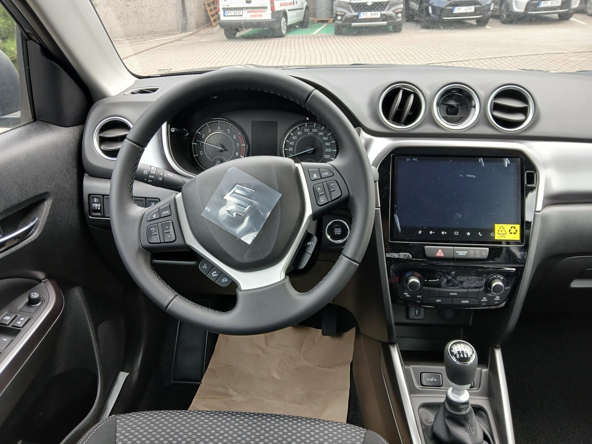 Suzuki Vitara, 1,4 Premium 4x4 hybrid - fotka 5