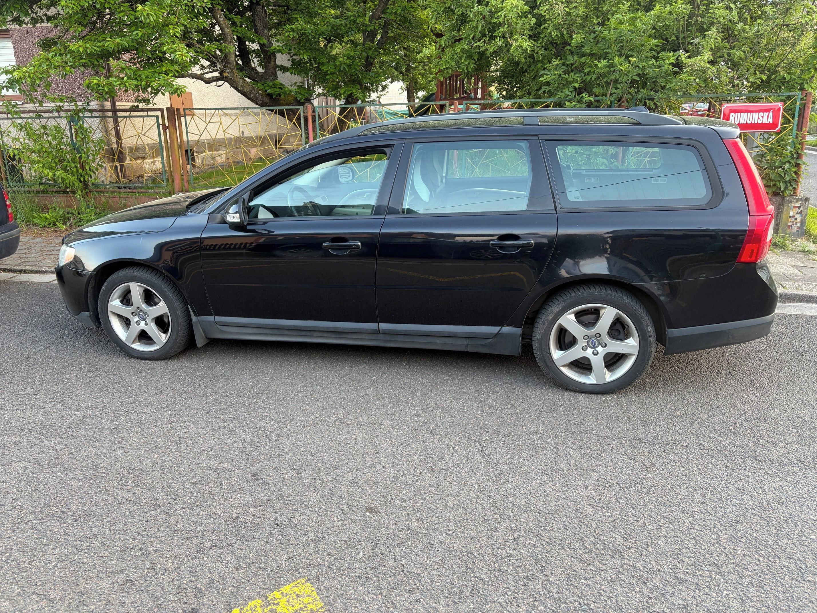 Volvo V70, 2.5T turbo benzín cca 200koní - fotka 2