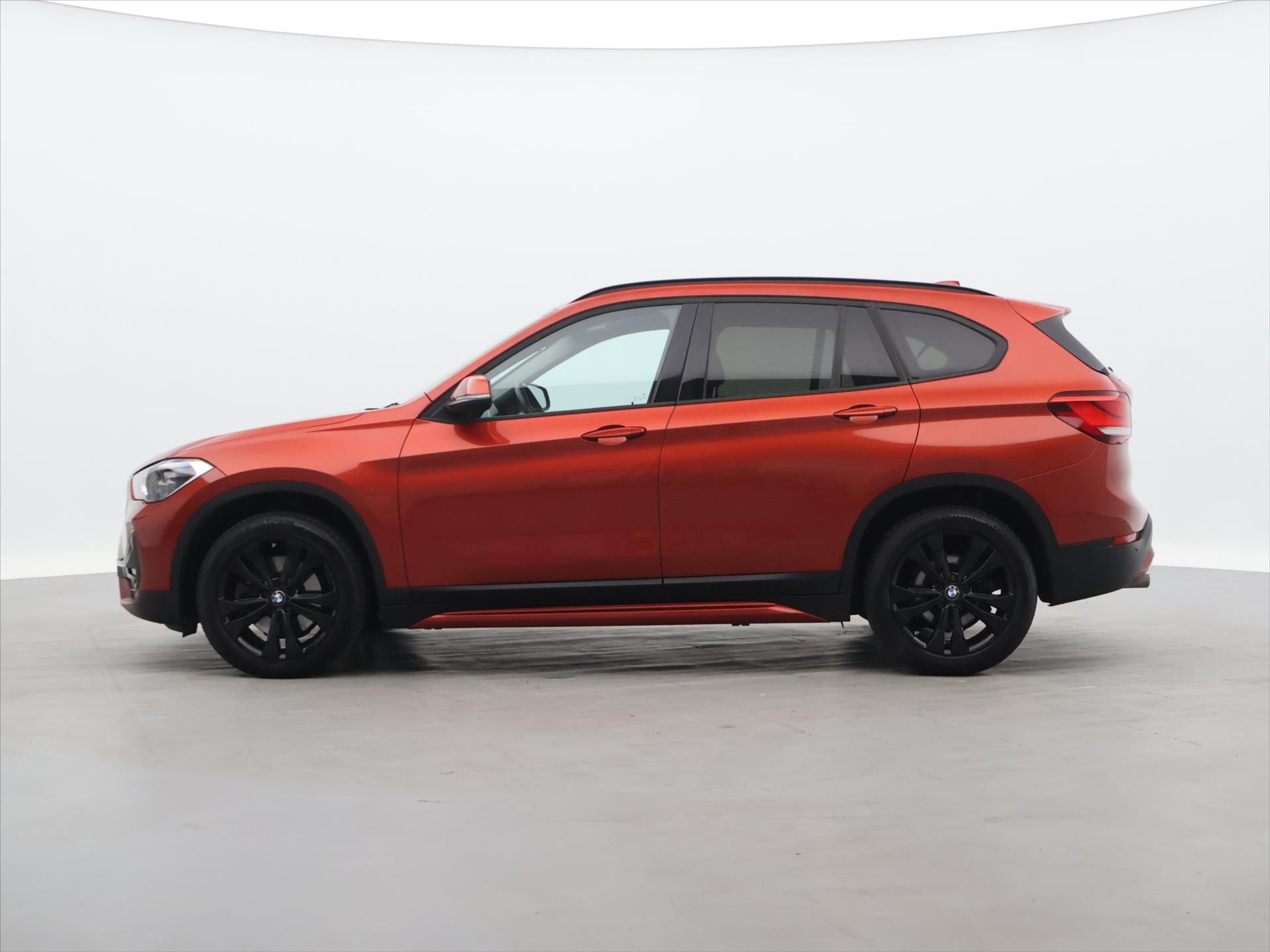 BMW X1, 2,0 20d 140KW DPH CZ AUT 4x4 - fotka 4