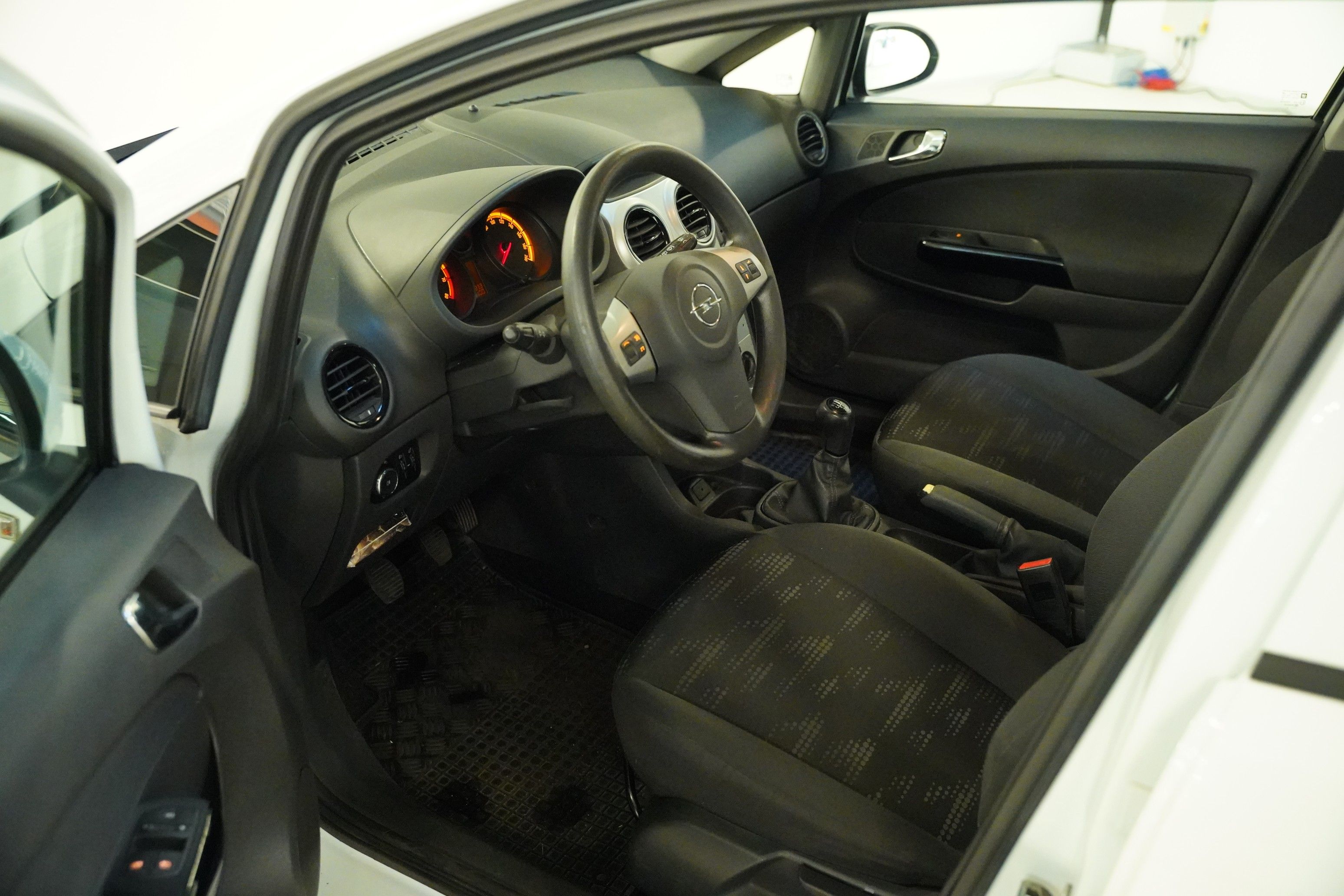 Opel Corsa, 1.2 63 kW - fotka 6
