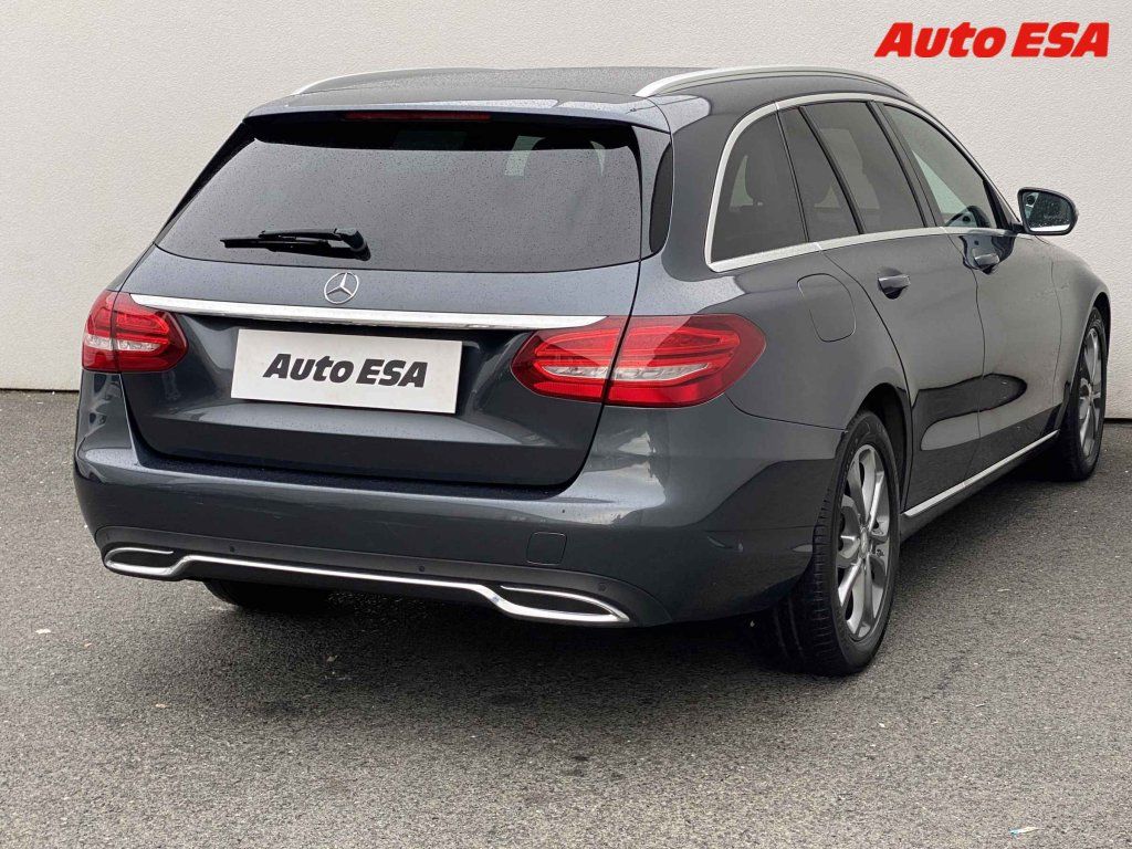 Mercedes-Benz Třídy C, 1.6 - fotka 4