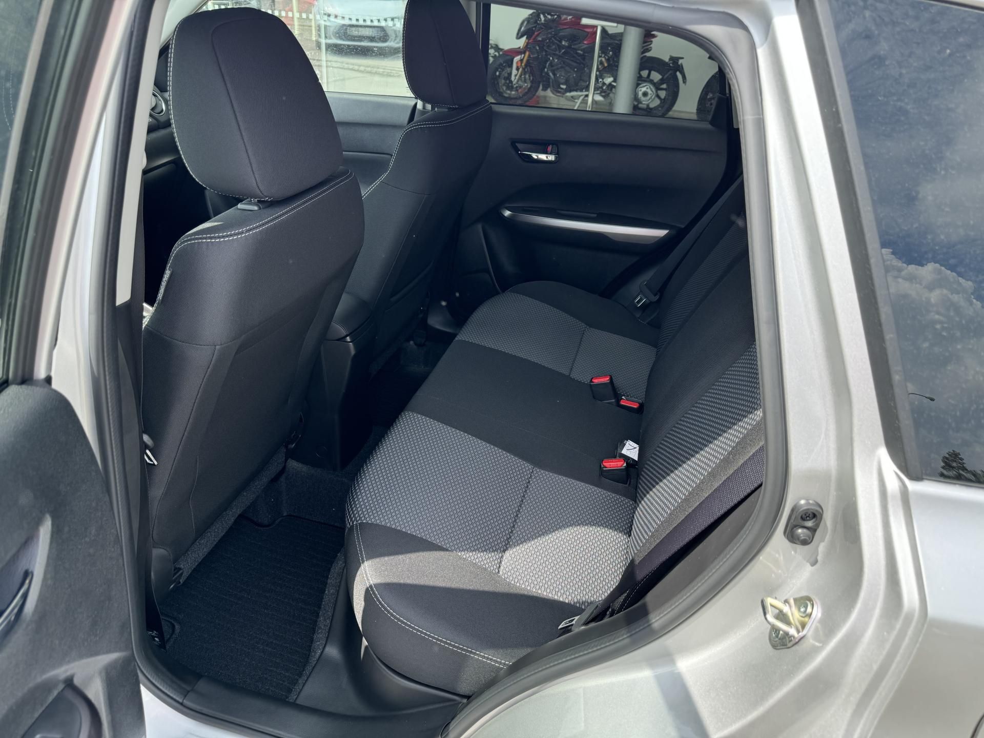 Suzuki Vitara, 1,4 Premium AT Hybrid - fotka 4