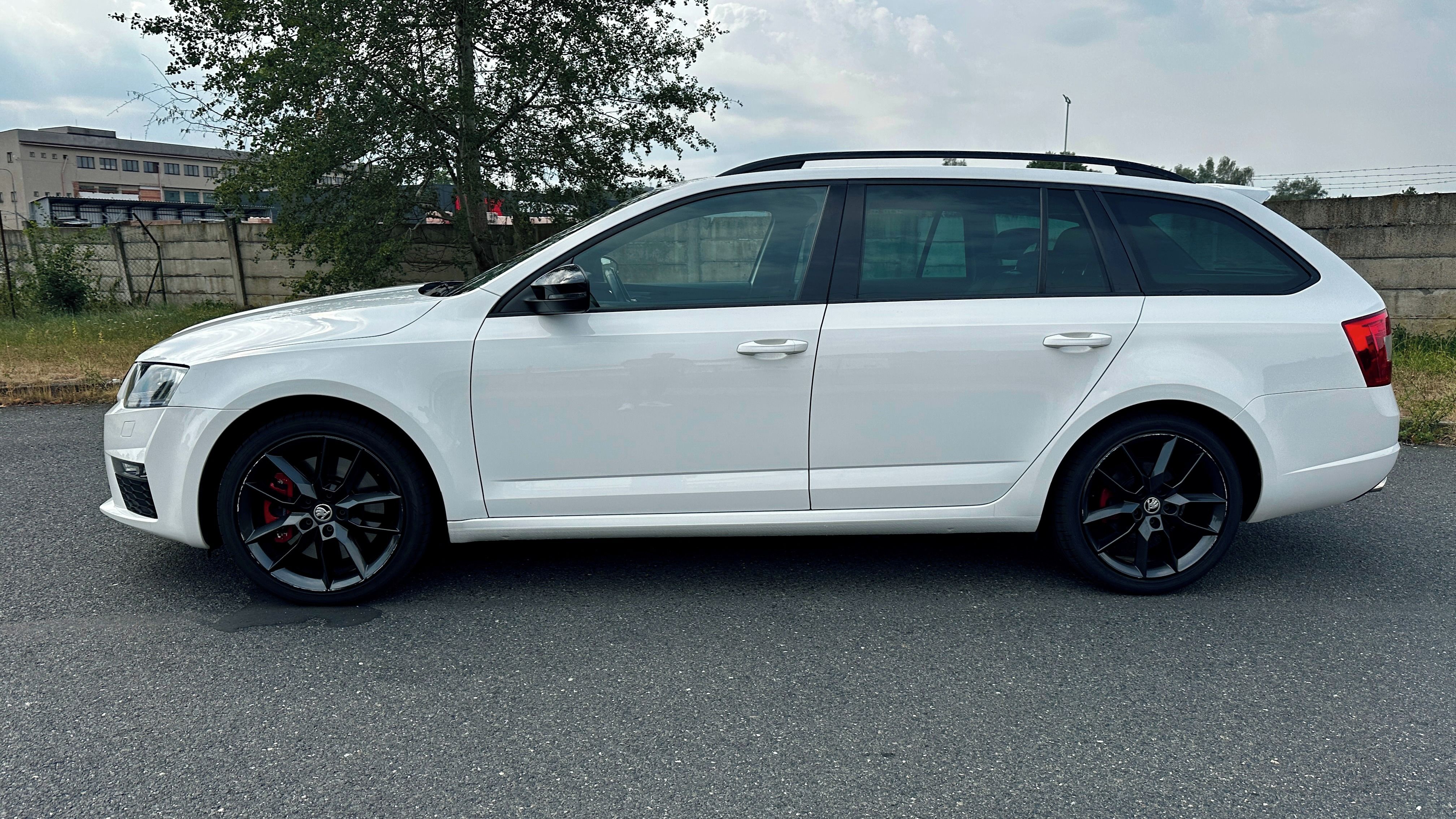 Škoda Octavia, 2.0 TDI RS - fotka 2