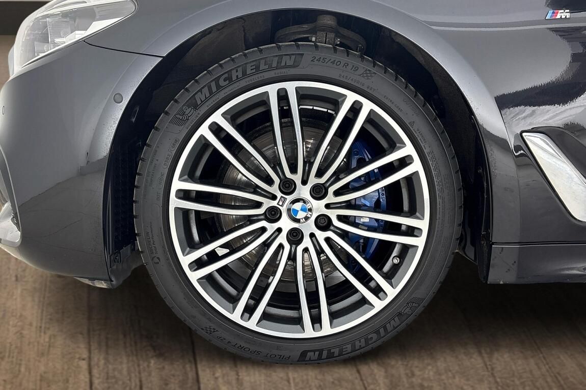 BMW Řada 5, 530d xDrive - fotka 6