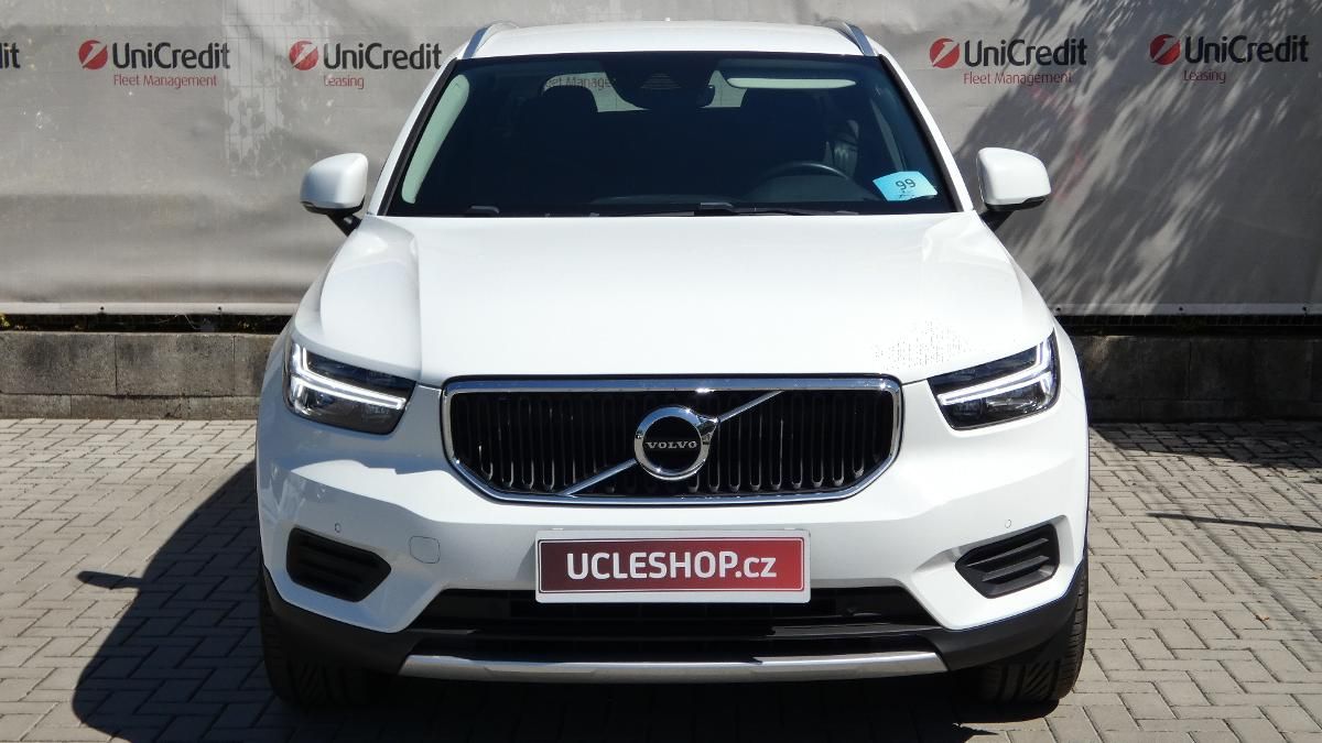 Volvo XC40, B4 mHEV AWD aut. Momentum Pro - fotka 2