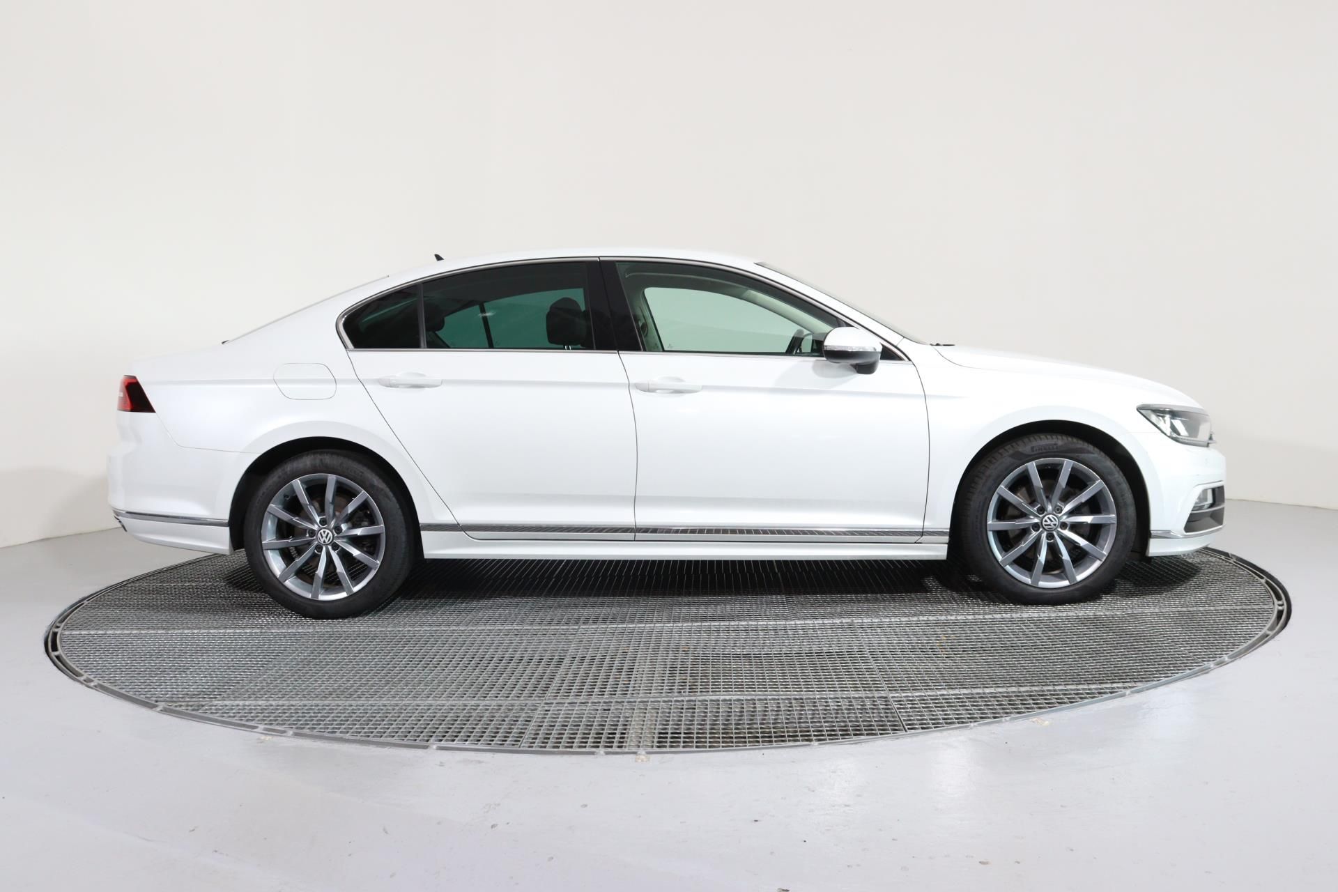 Volkswagen Passat, 2,0TDI R-Line HL DSG/LED,ACC - fotka 3