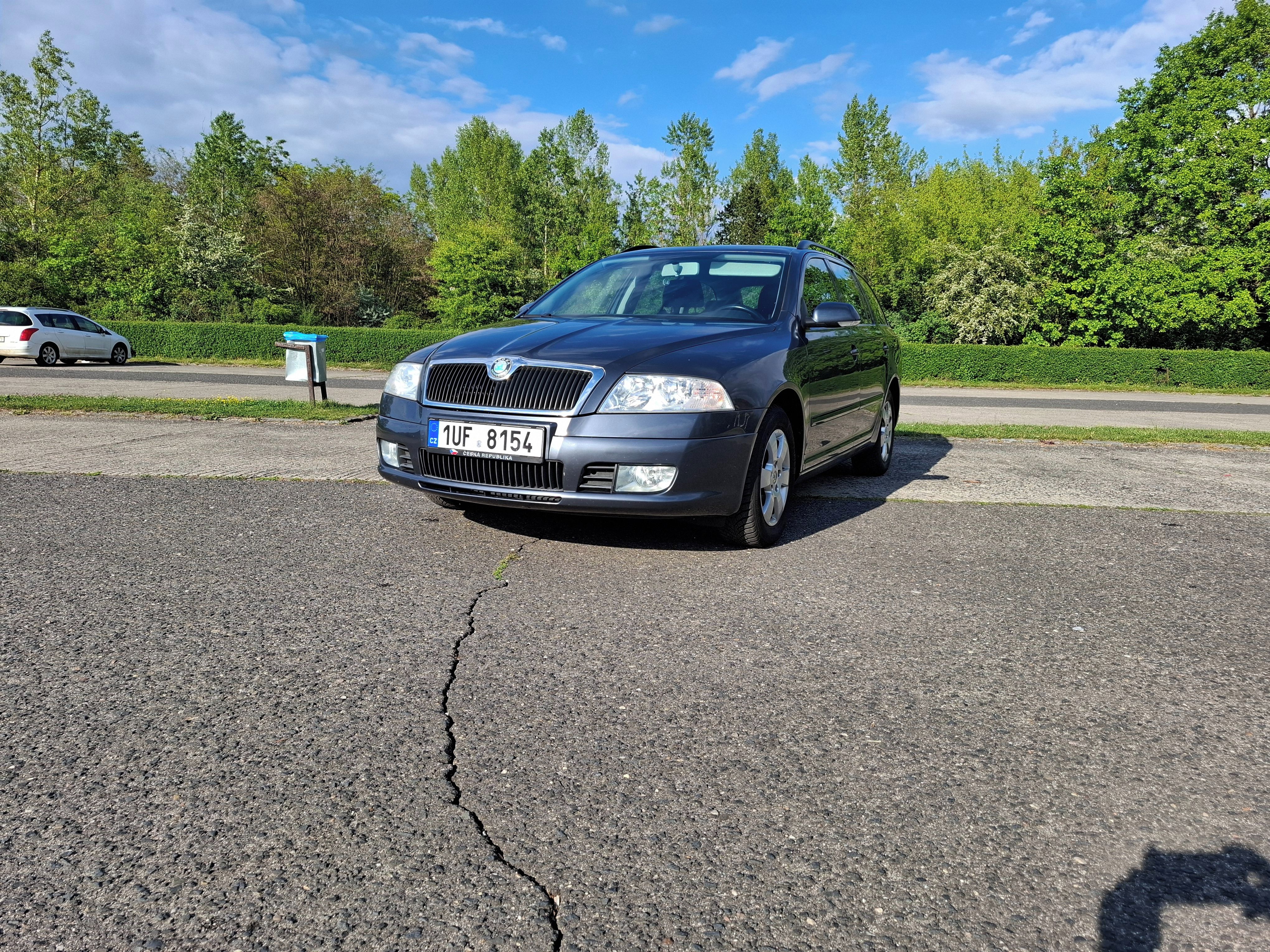 Škoda Octavia, Octavia 2 Sport 2.0 TDI kombi - fotka 2