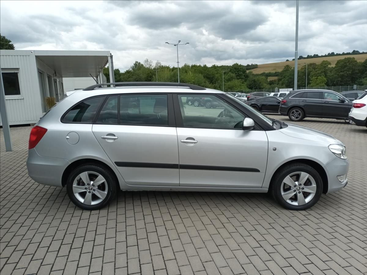 Škoda Fabia, 1,6 TDI,77KW,TAŽNÉ,VÝHŘEV,KLIM - fotka 4