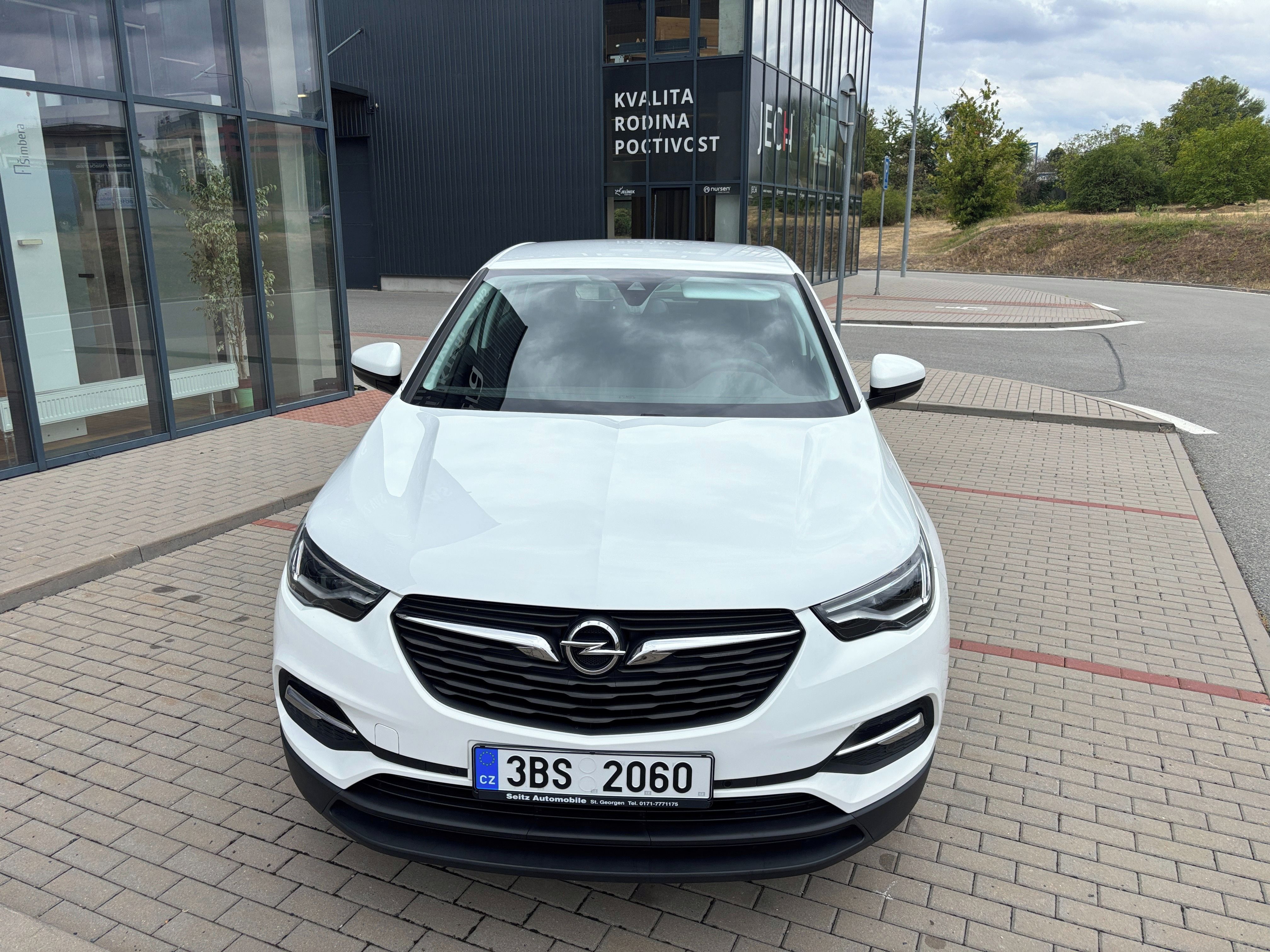 Opel Grandland X, 1,5CDTi 96kW - fotka 3