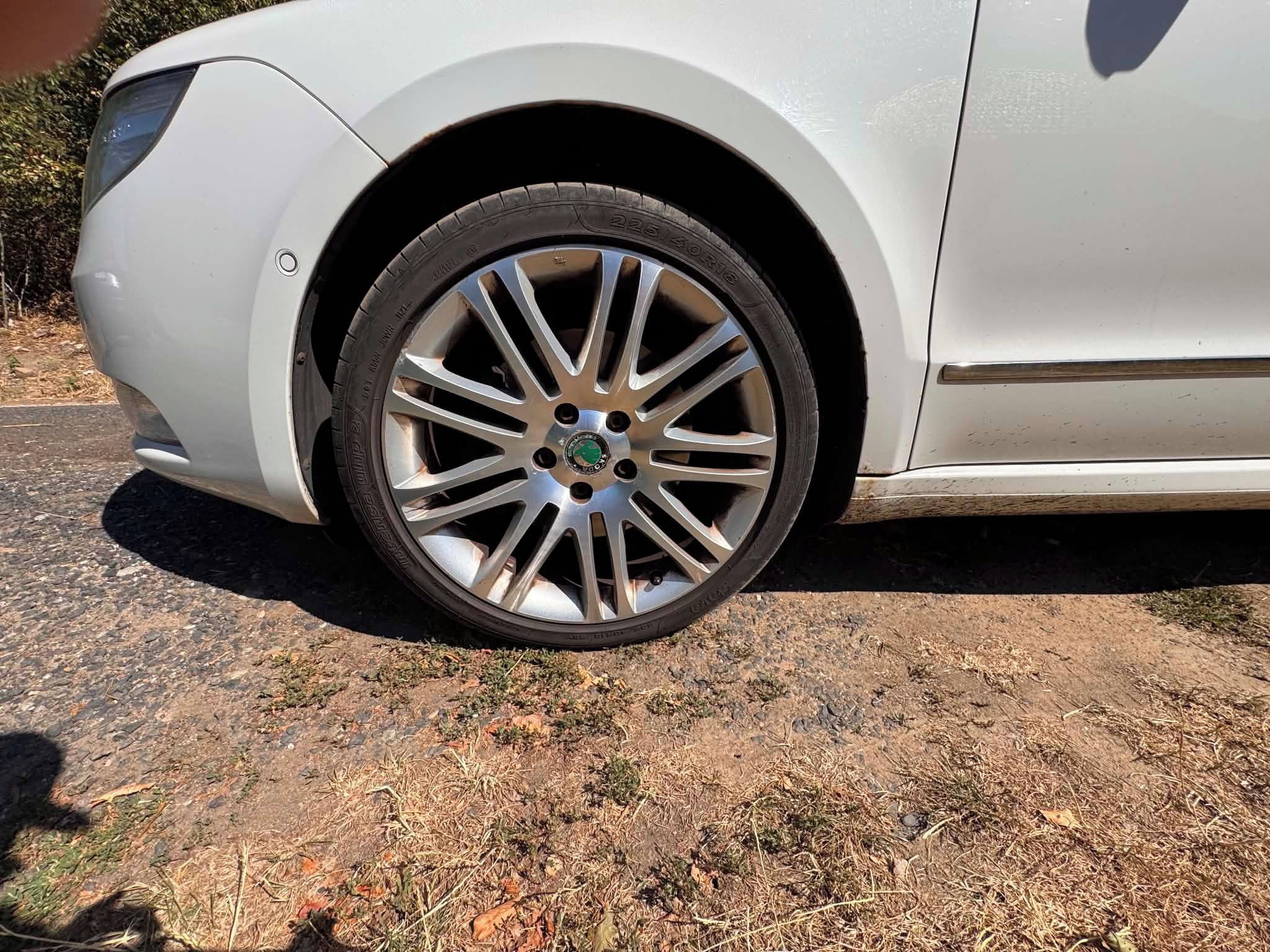 Škoda Superb - fotka 4