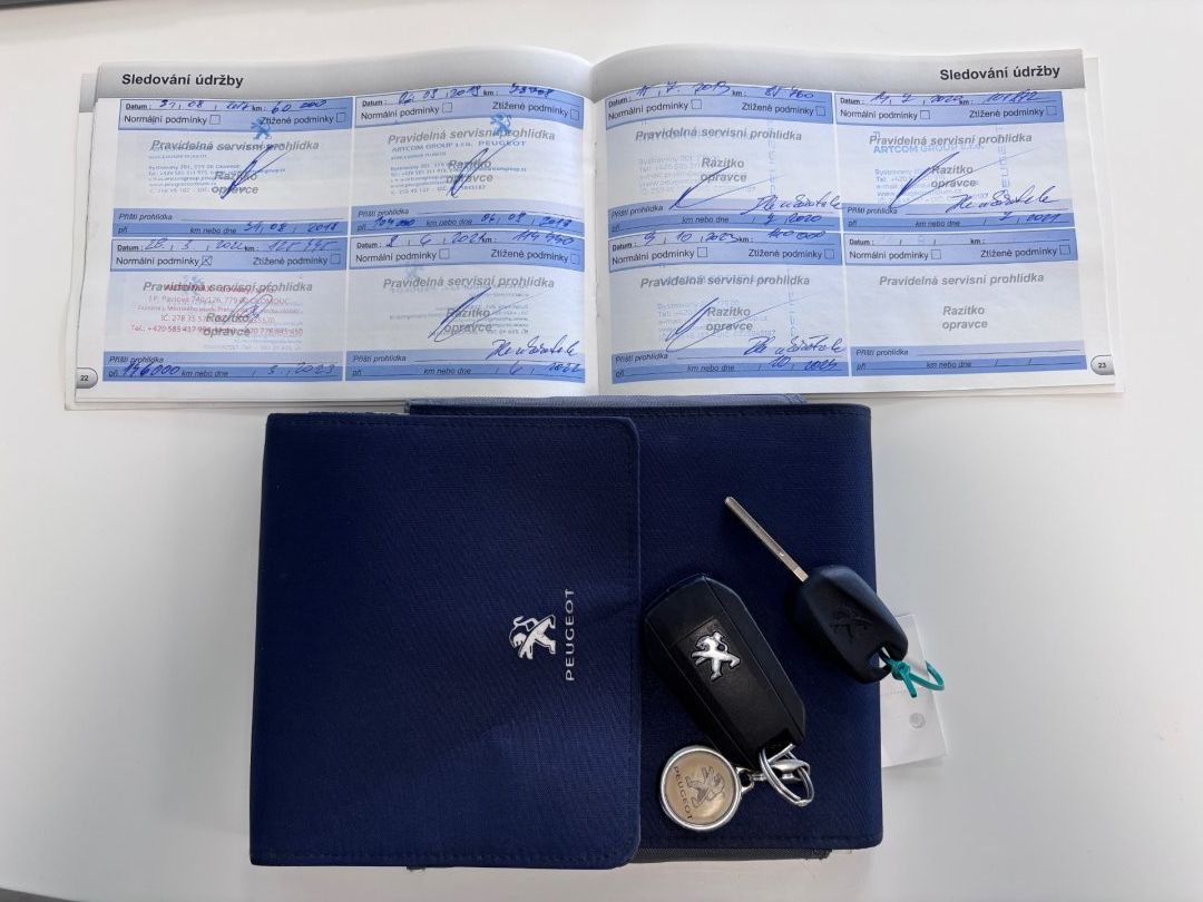 Peugeot 308, 1.6 THP, 92kW, 1.MAJITEL, ČR - fotka 2