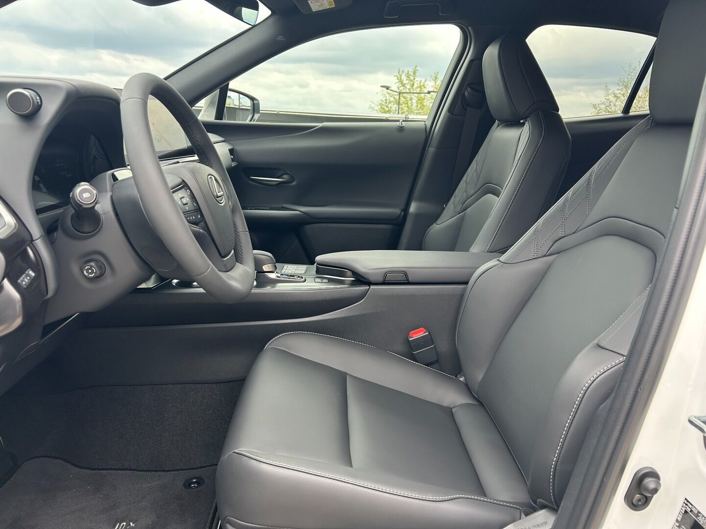 Lexus UX 300h, 300h 2.0L HEV F SPORT DESIGN - fotka 6