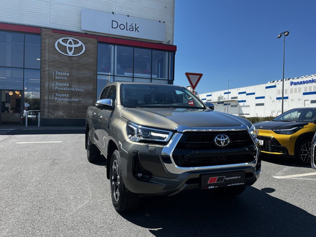 Toyota Hilux, 2.8D 4x4 6AT Executive