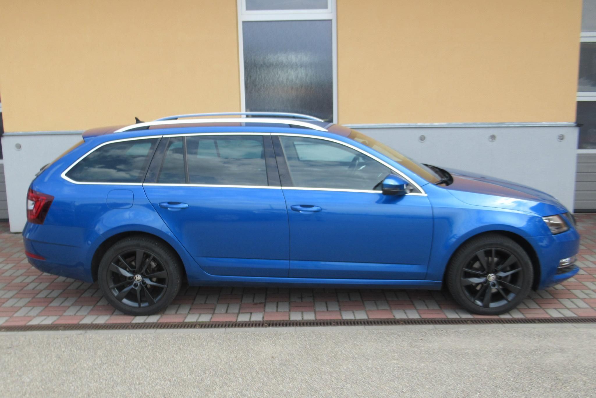 Škoda Octavia, 2.0 TDI DSG STYLE NAVI TAŽNÉ - fotka 3